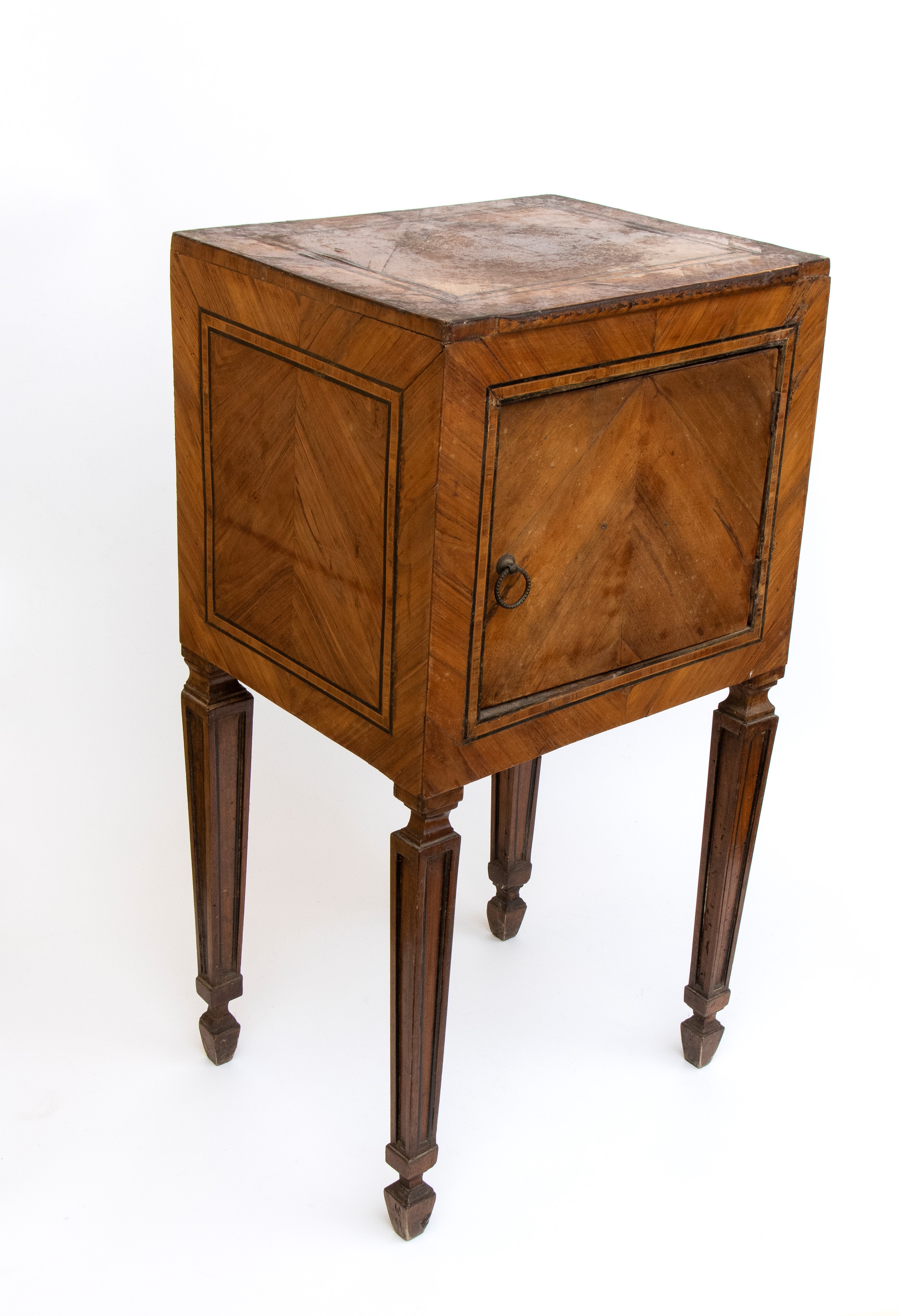 Comodini Luigi XVI, legno di noce, XVIII secolo