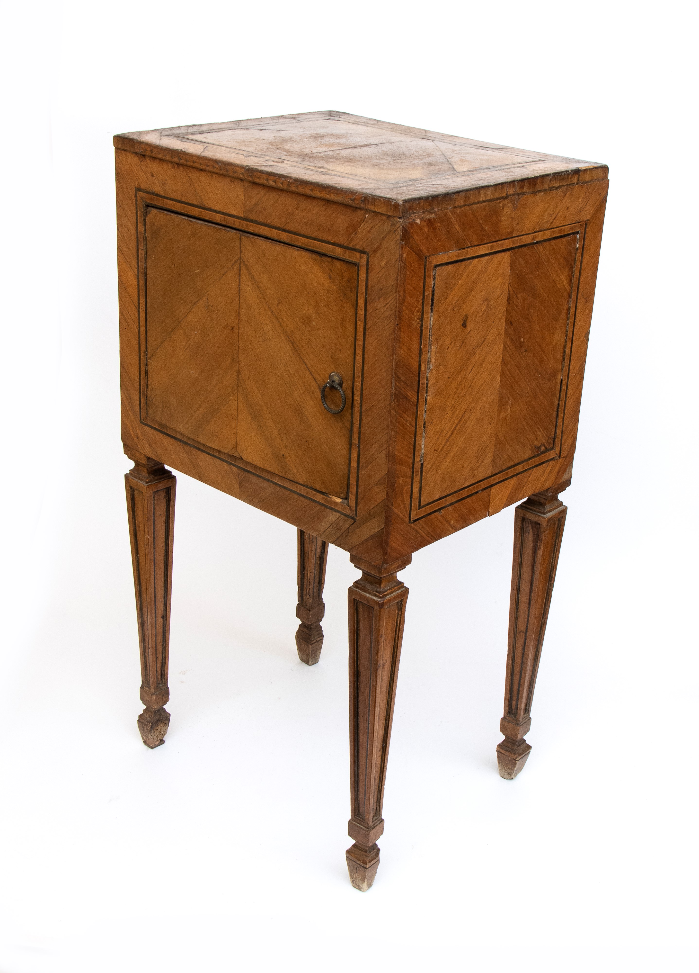 Comodini Luigi XVI, legno di noce, XVIII secolo