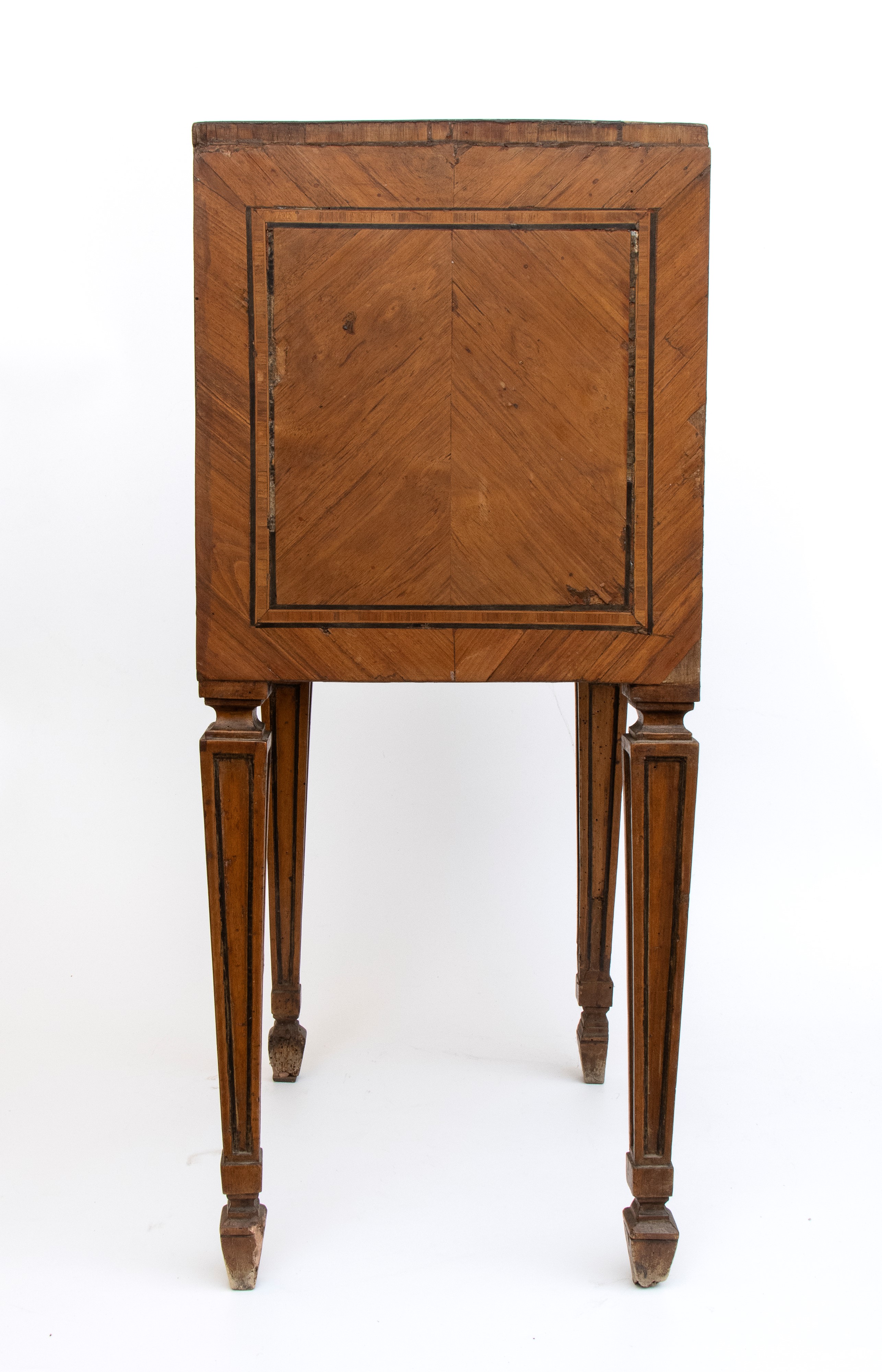 Comodini Luigi XVI, legno di noce, XVIII secolo