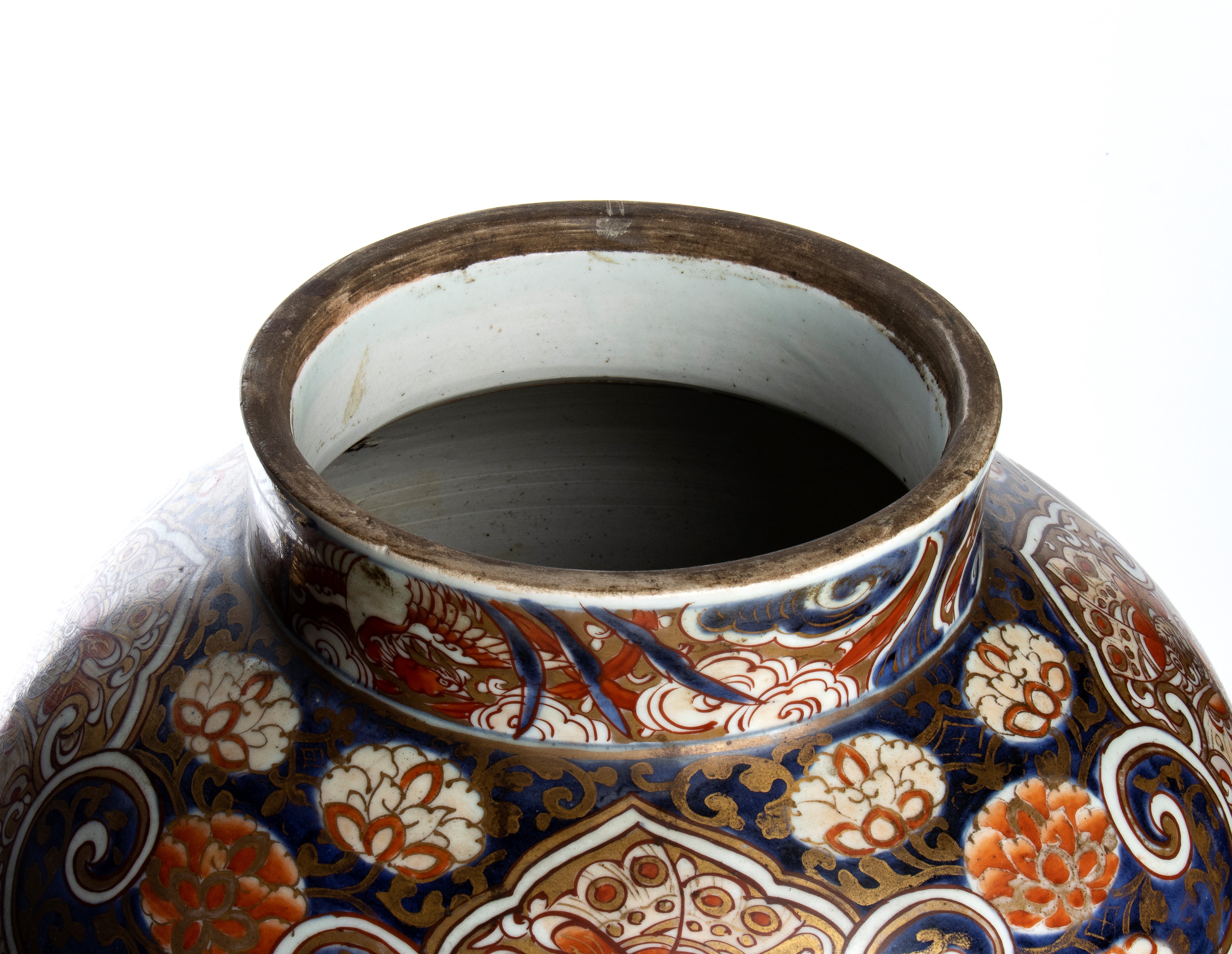 Coppia di potiche cinesi a balaustro, smalti Imari, periodo tardo Qing