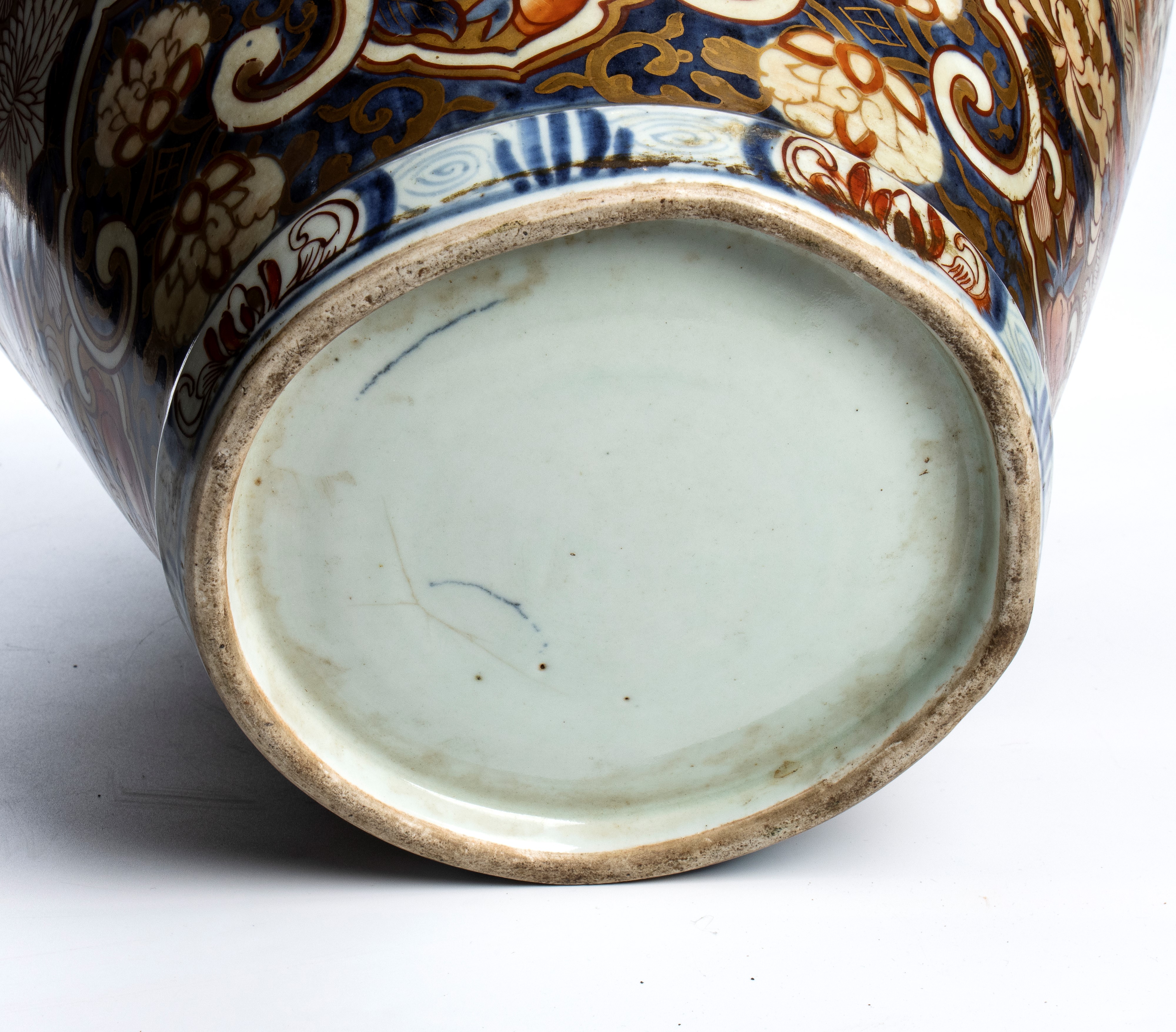 Coppia di potiche cinesi a balaustro, smalti Imari, periodo tardo Qing
