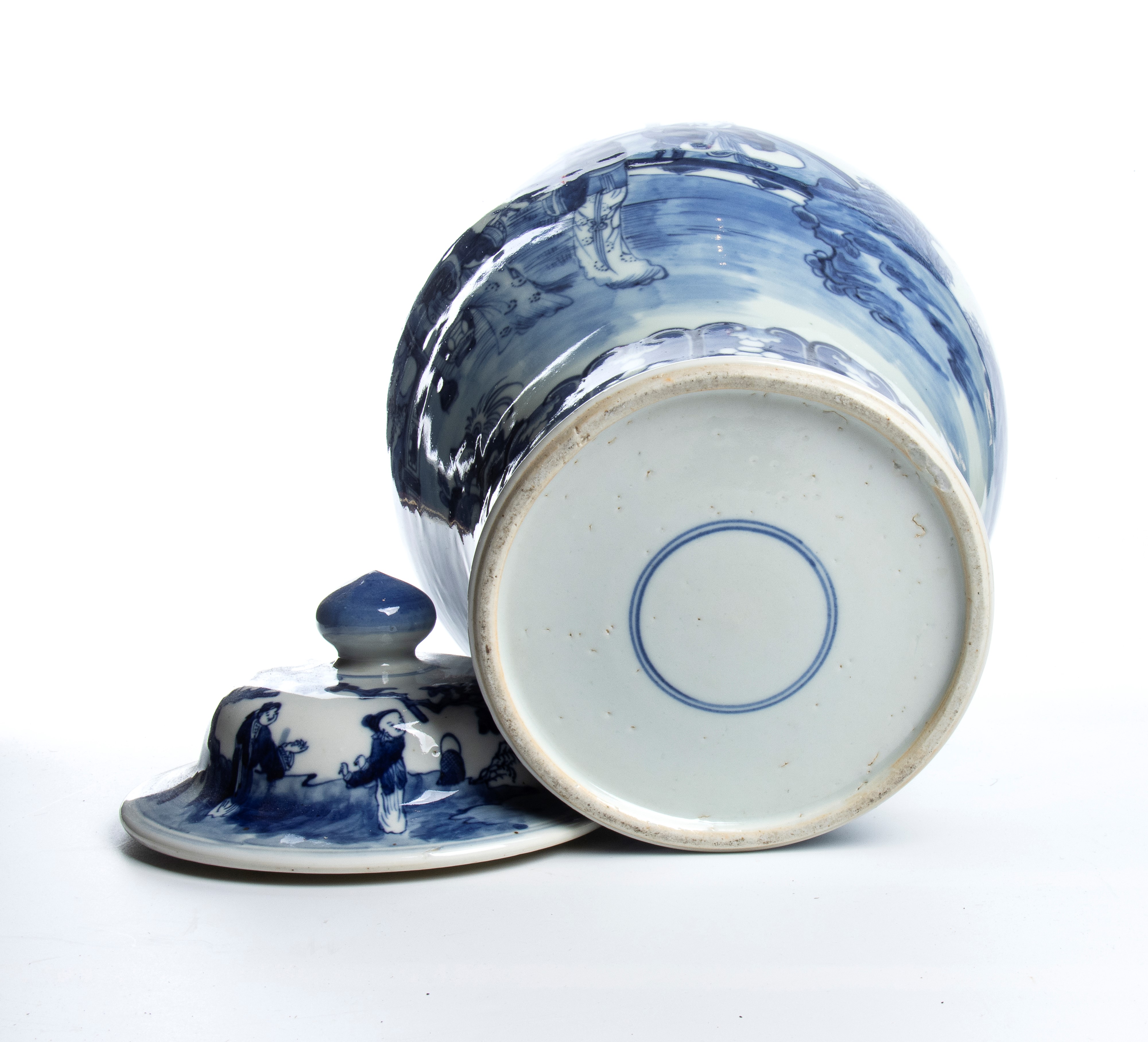 Cina, Coppia di vasi in porcellana decorati a blu su fondo bianco