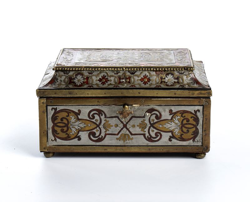 Scrigno intarsiato in tartaruga