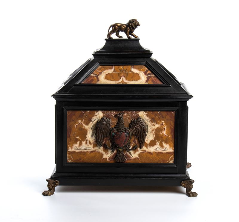 Scrigno in ebano e marmo rosso