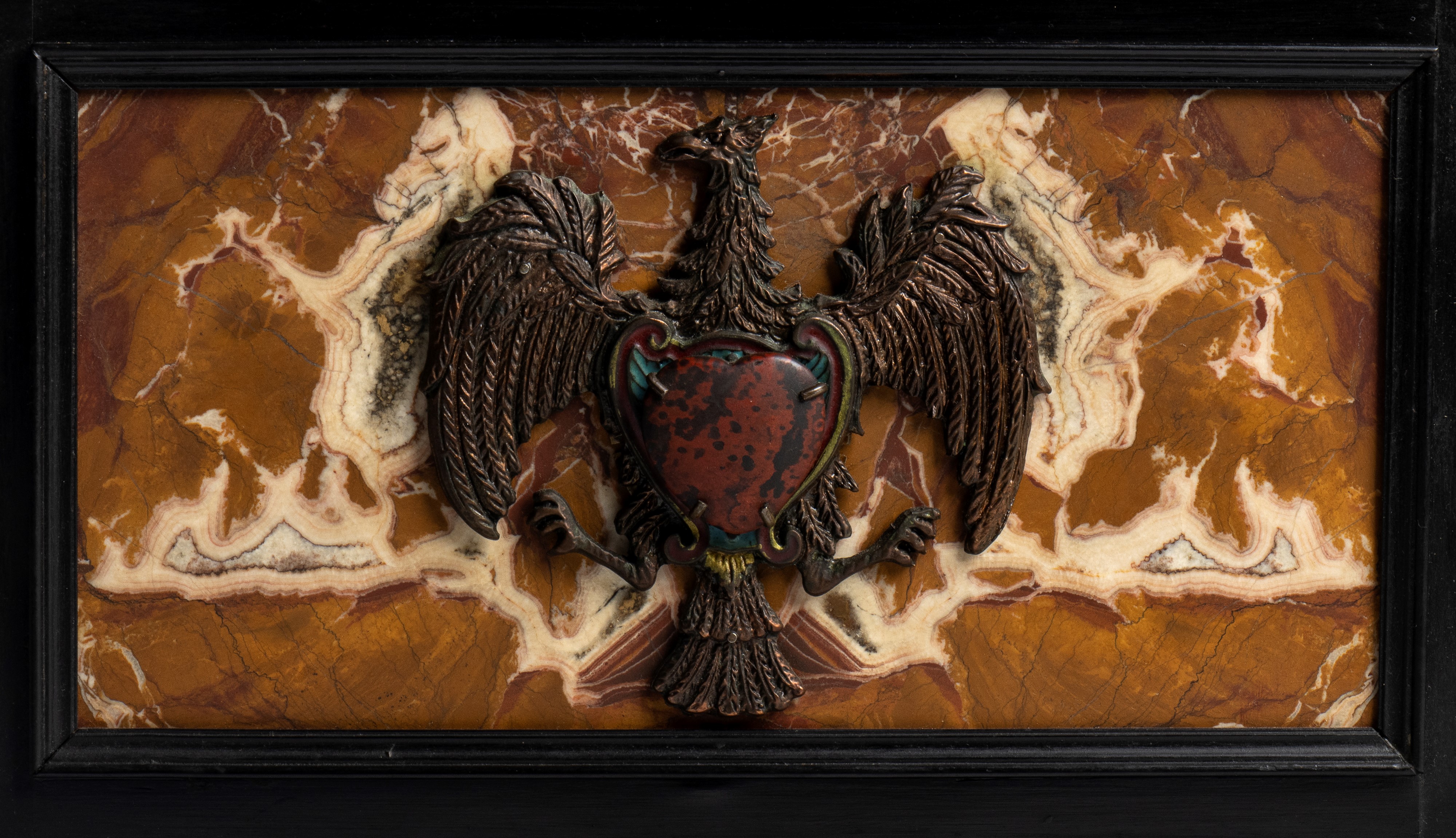 Scrigno in ebano e marmo rosso