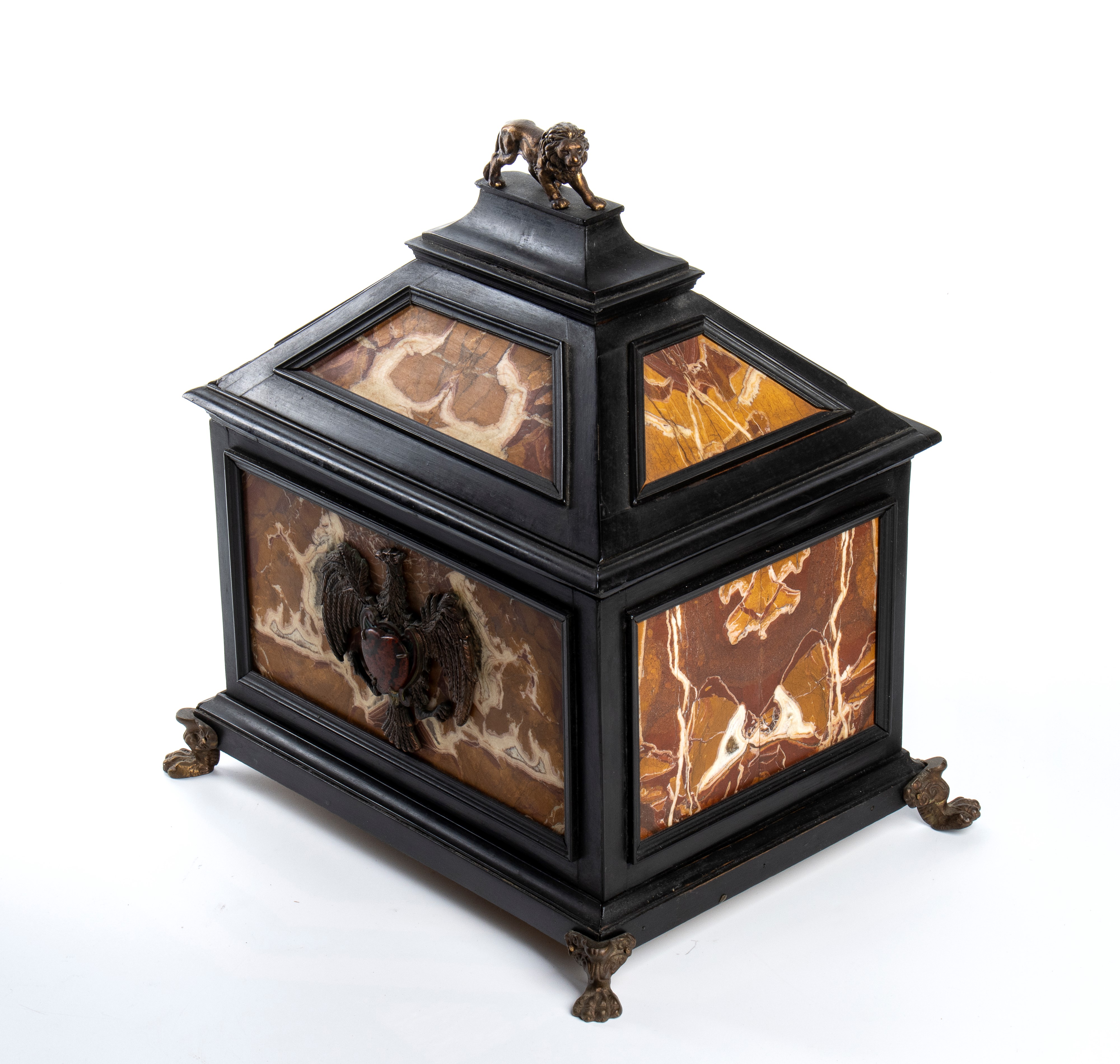 Scrigno in ebano e marmo rosso