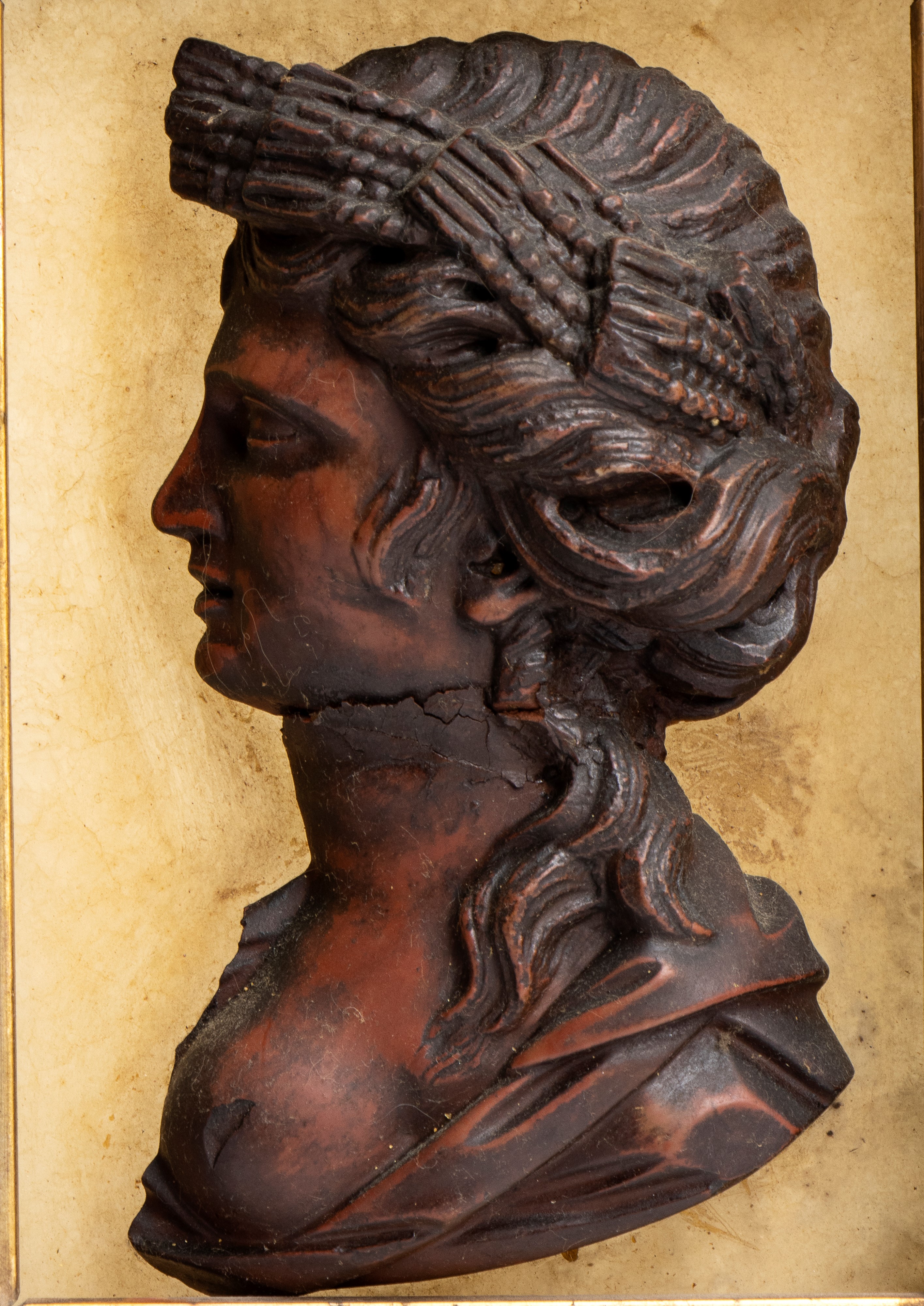 Scultore romano del XVIII secolo, Coppia di profili femminili in marmo con applicazioni in argent...