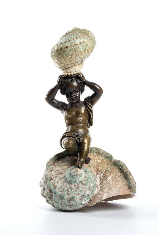 Composizione con conchiglie e putto in bronzo