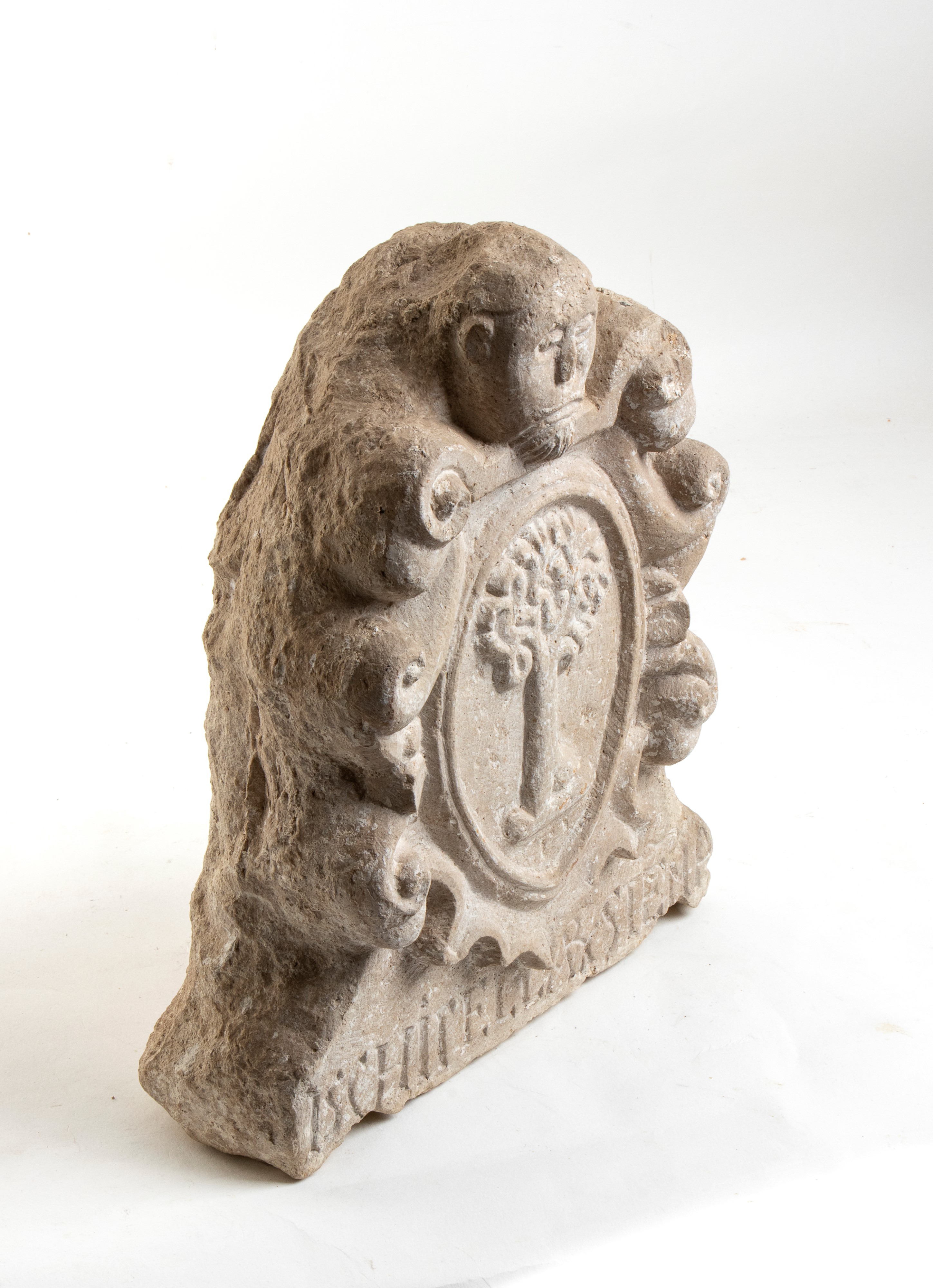 Stemma nobiliare di Ischitella, scultura in pietra, XV secolo