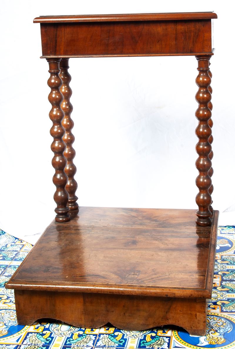 Inginochiattoio in legno di noce, fine XIX secolo - inizio XX secolo