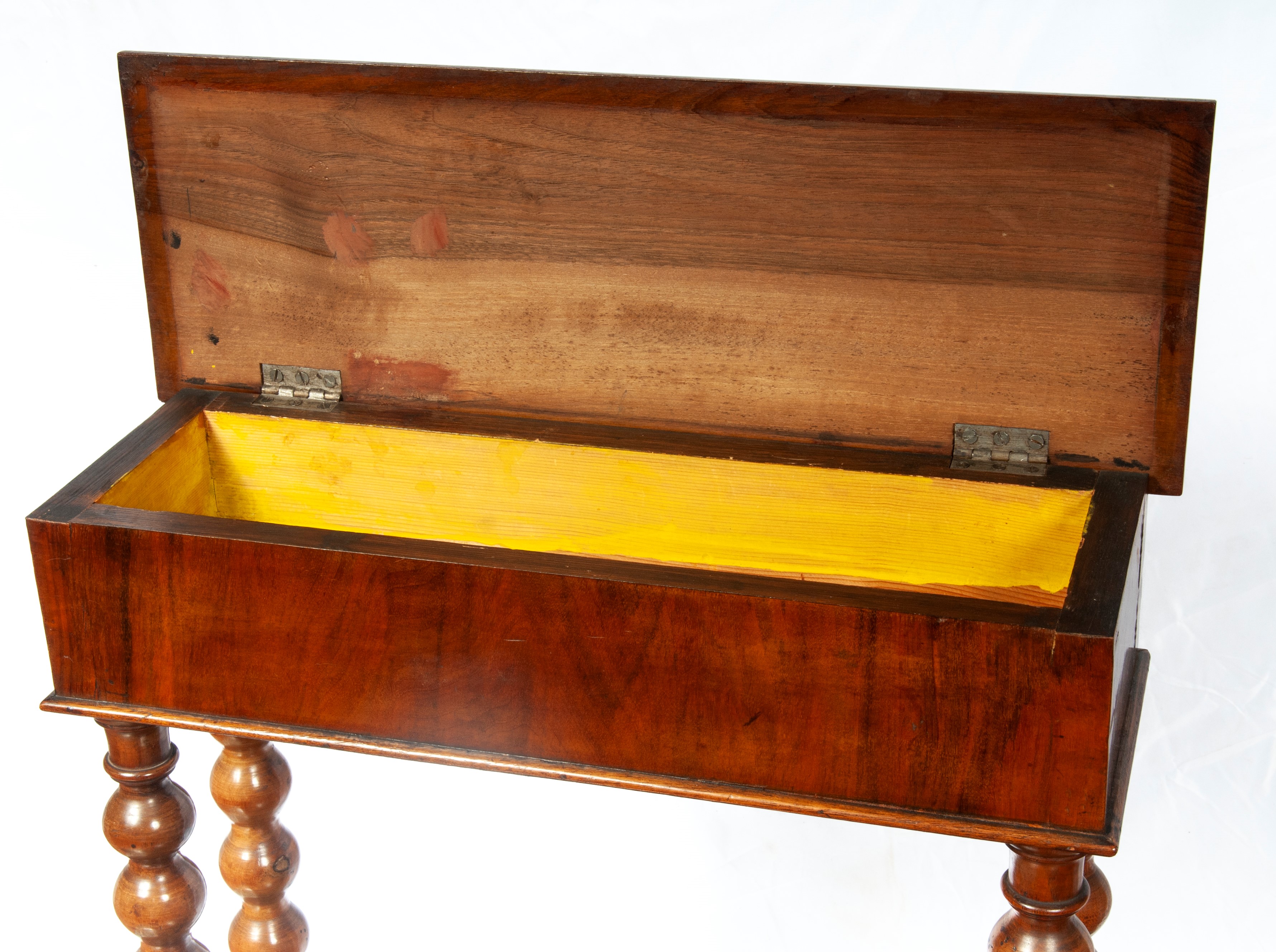 Inginochiattoio in legno di noce, fine XIX secolo - inizio XX secolo