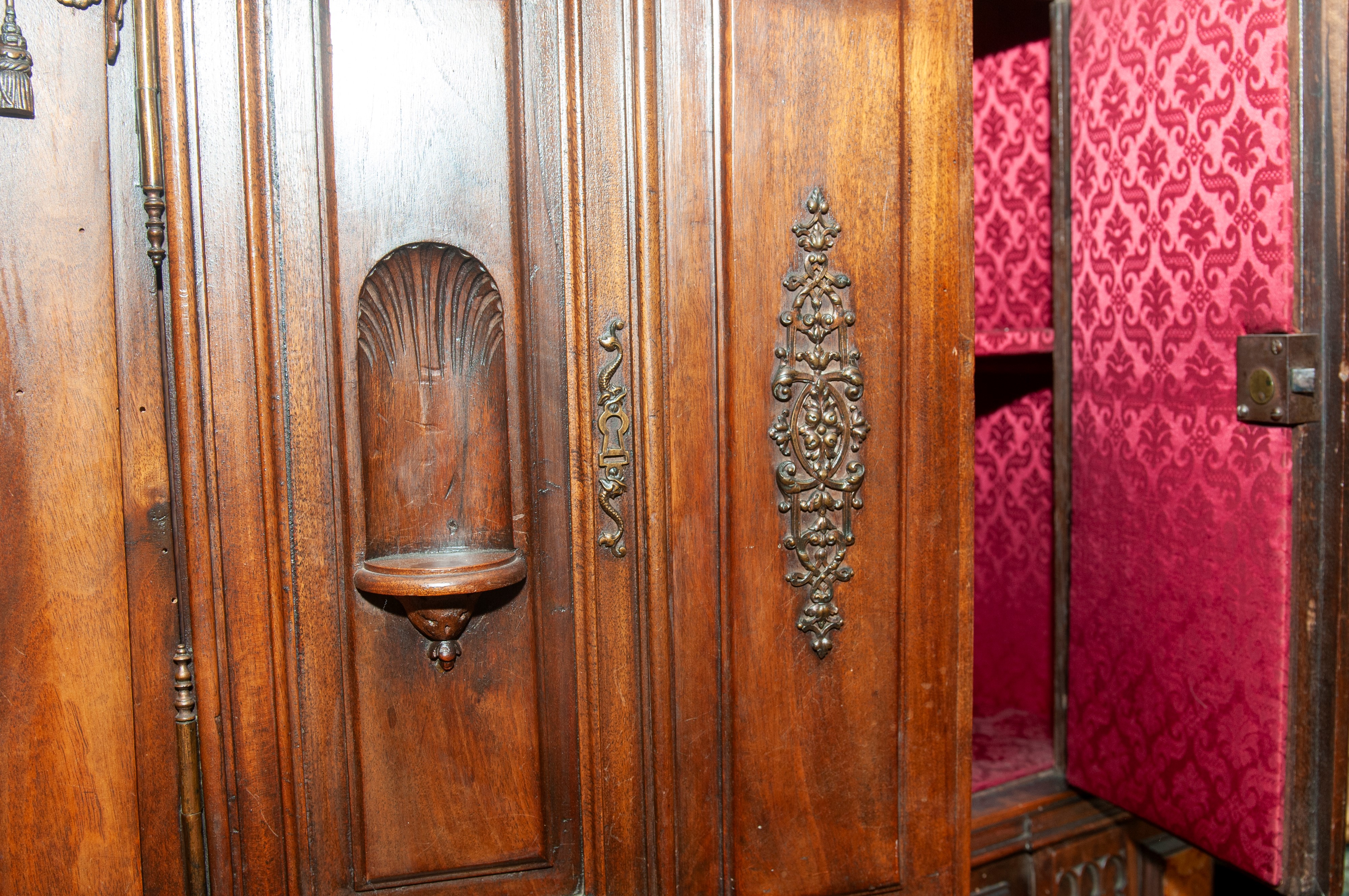 Credenza architettonica in legno di faggio, seconda metà XIX secolo
