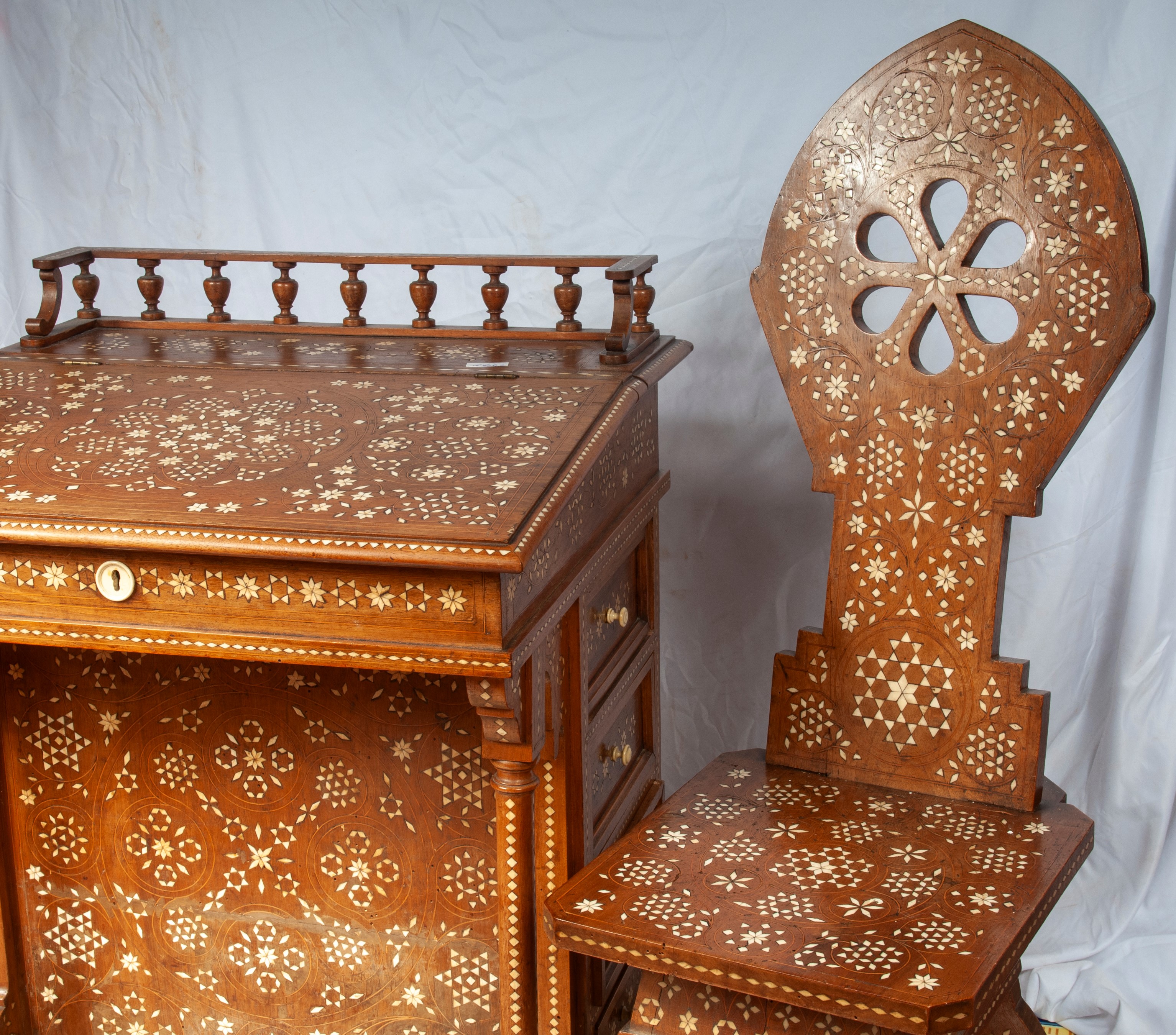 Davenport con seggiola in legno, inizio XX secolo