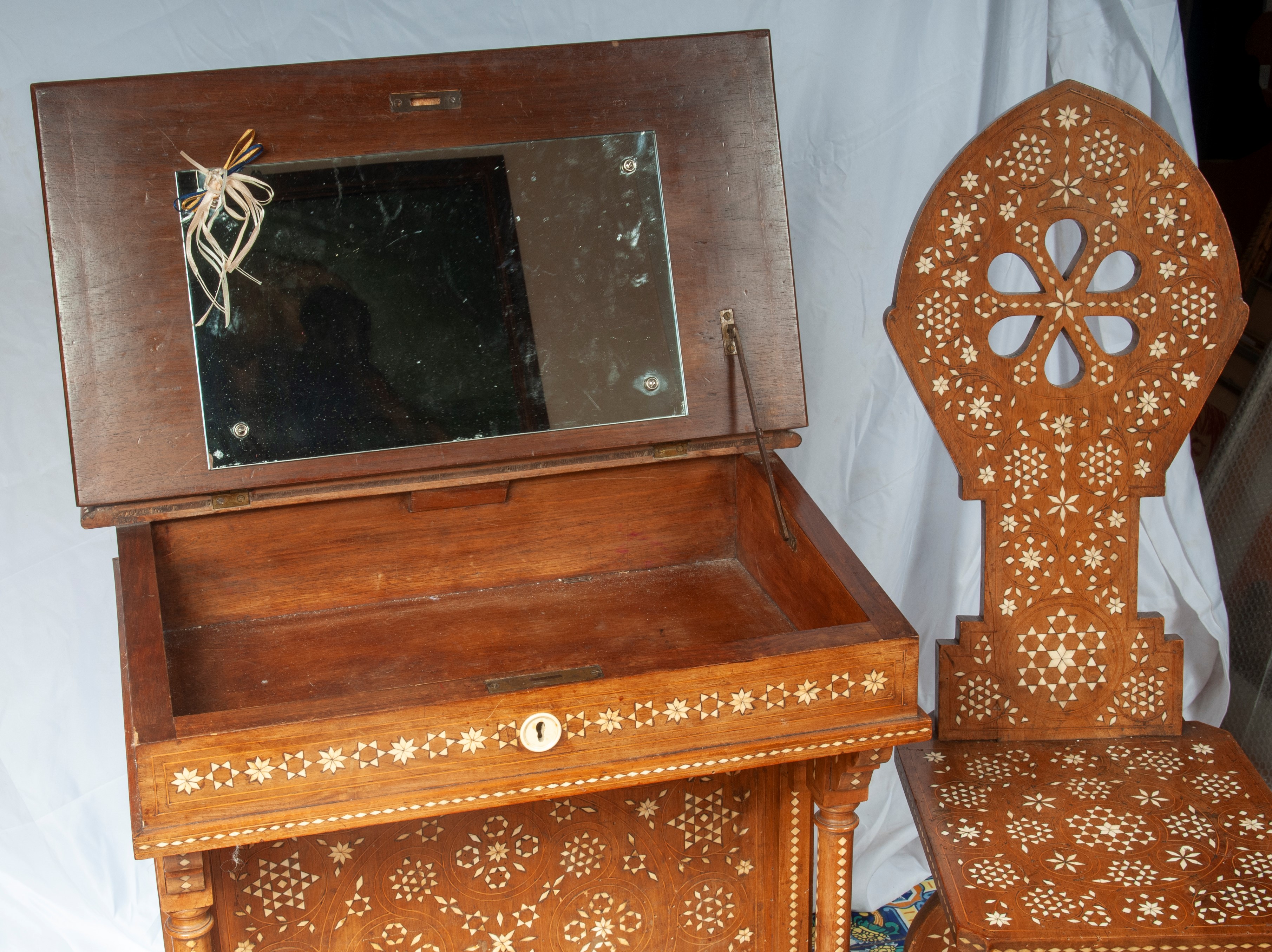 Davenport con seggiola in legno, inizio XX secolo