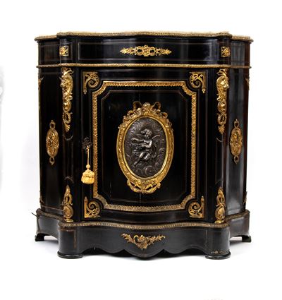 Credenza francese, Napoleone III, legno ebanizzato con applicazioni in bronzo dorato, XIX secolo