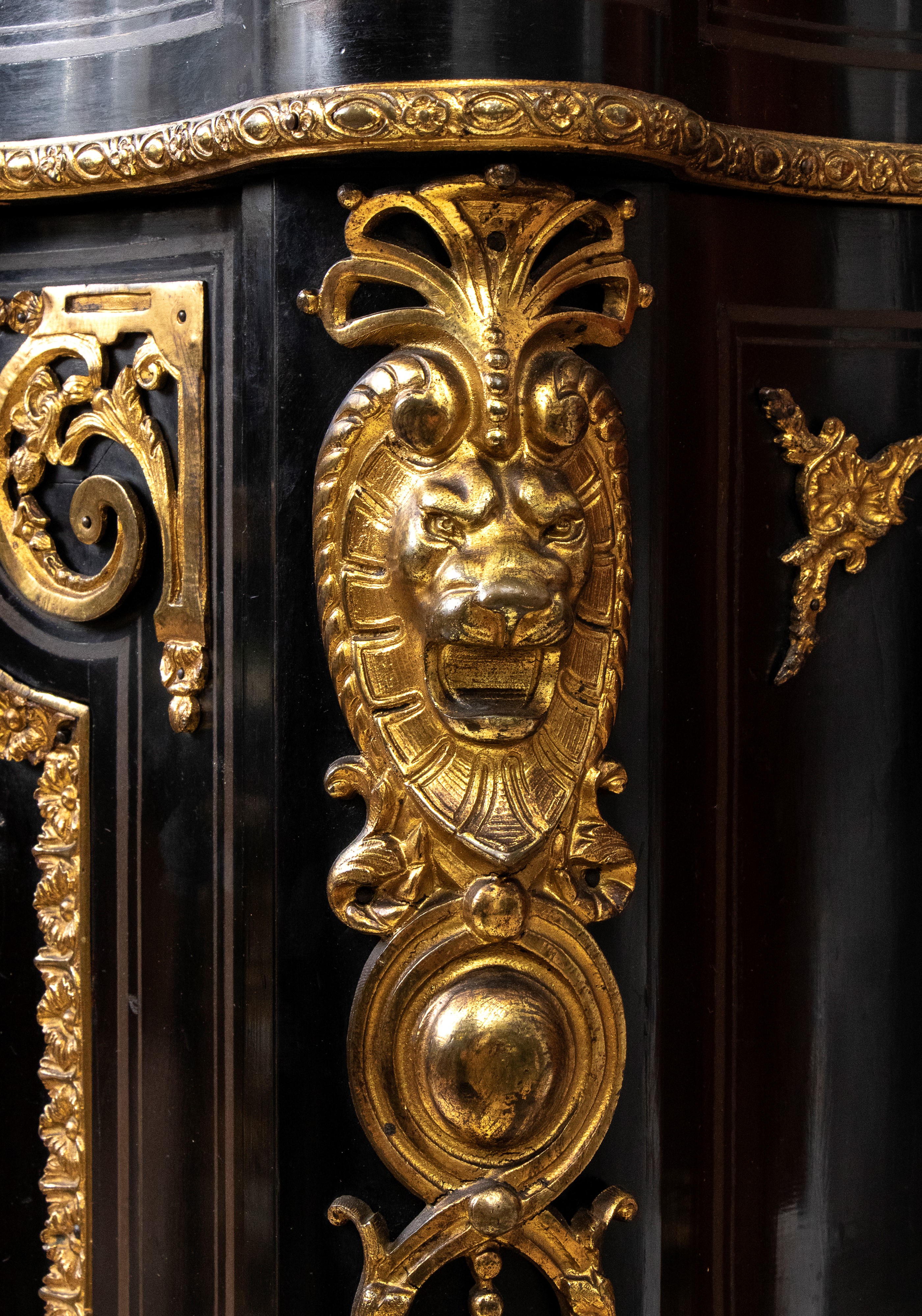 Credenza francese, Napoleone III, legno ebanizzato con applicazioni in bronzo dorato, XIX secolo