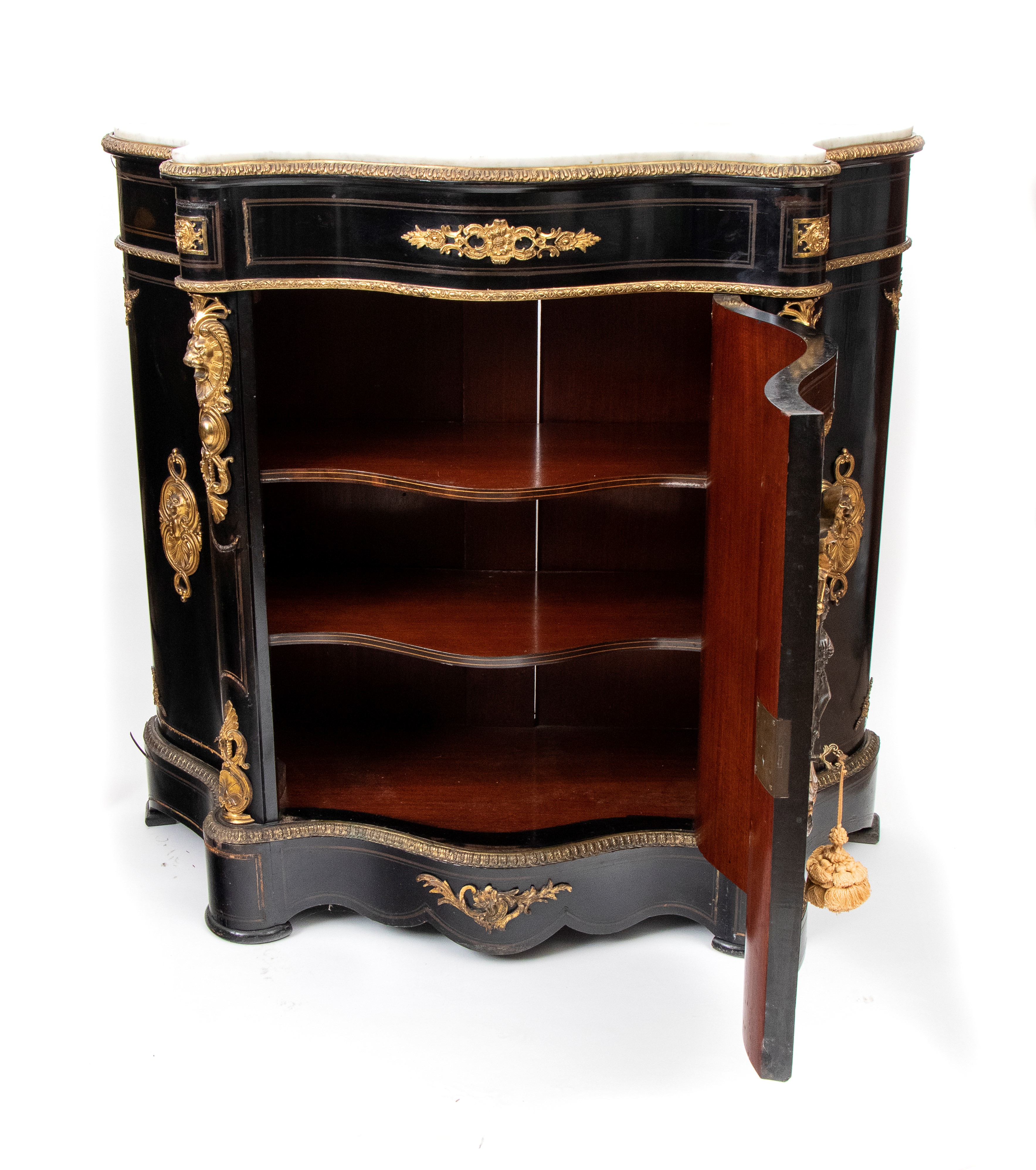Credenza francese, Napoleone III, legno ebanizzato con applicazioni in bronzo dorato, XIX secolo