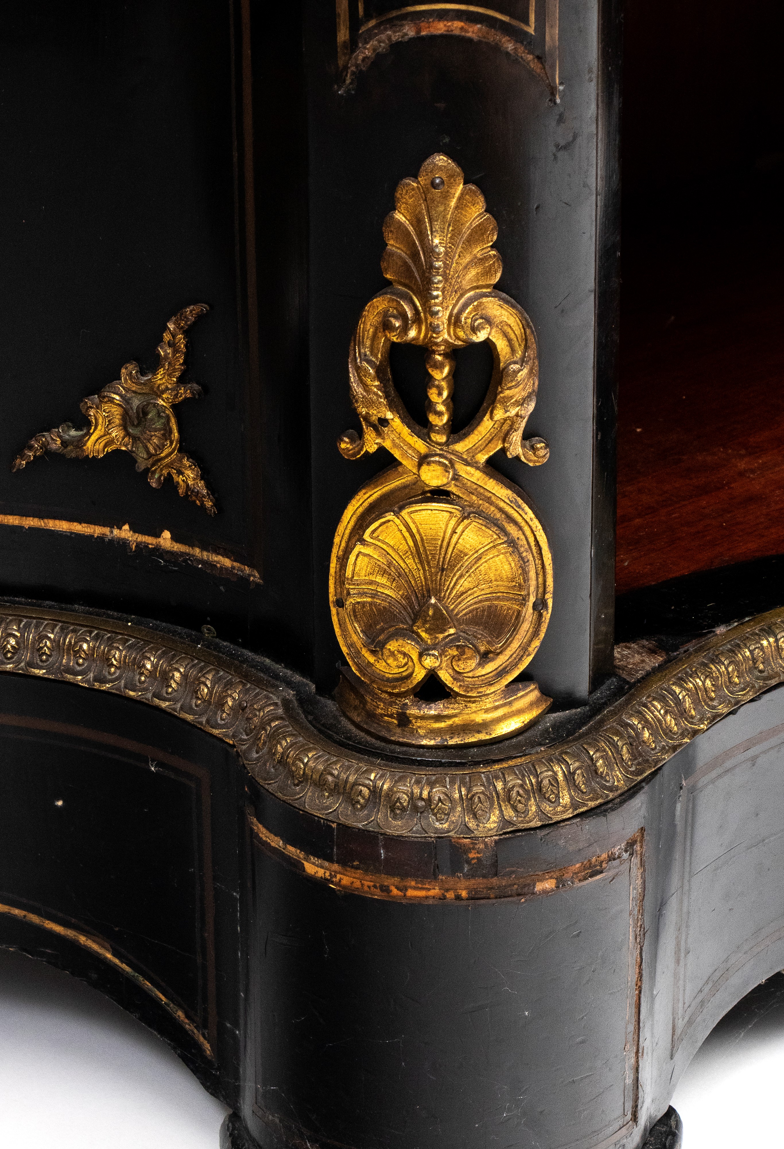 Credenza francese, Napoleone III, legno ebanizzato con applicazioni in bronzo dorato, XIX secolo