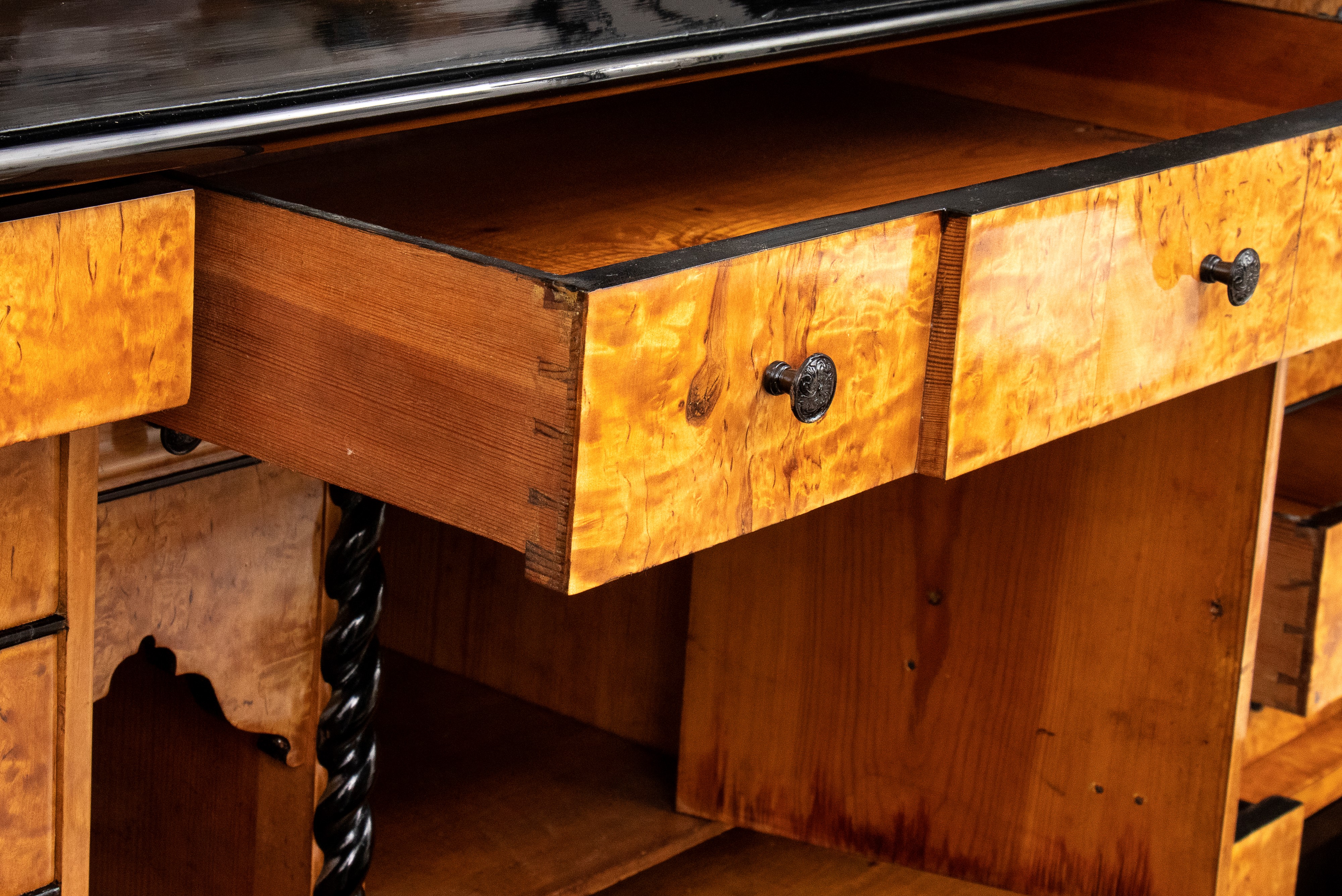 Secretaire Bidermeier, laccato nero, XIX secolo, Svezia