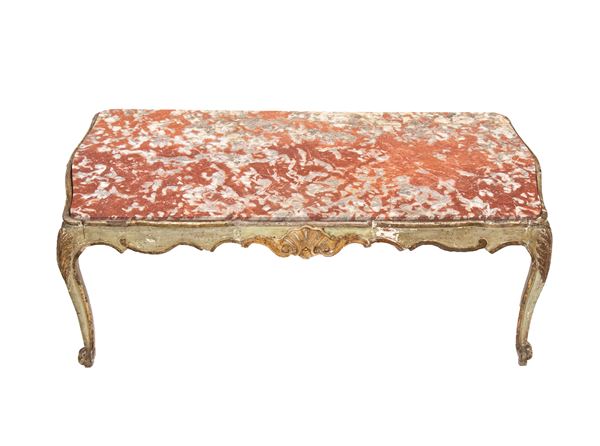 Tavolino laccato e dorato