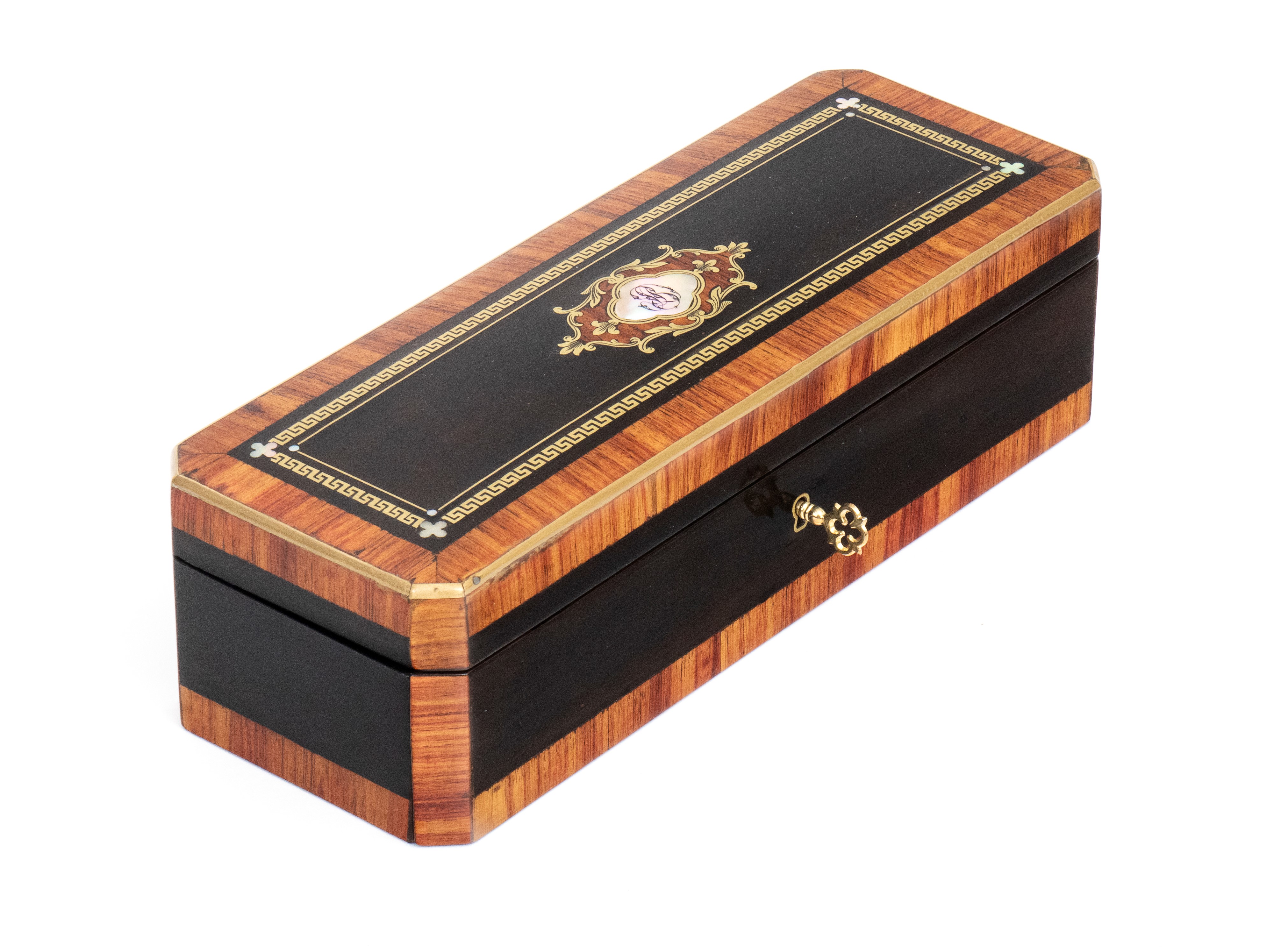 Charles-guillaume Diehl - Scatola in legno intarsiato con decorazioni in ottone e madreperla