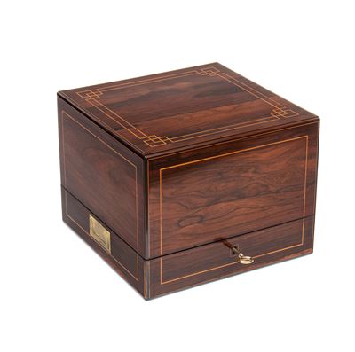 Scatola porta liquori, Francia, XIX secolo, legno di palissandro intarsiato
