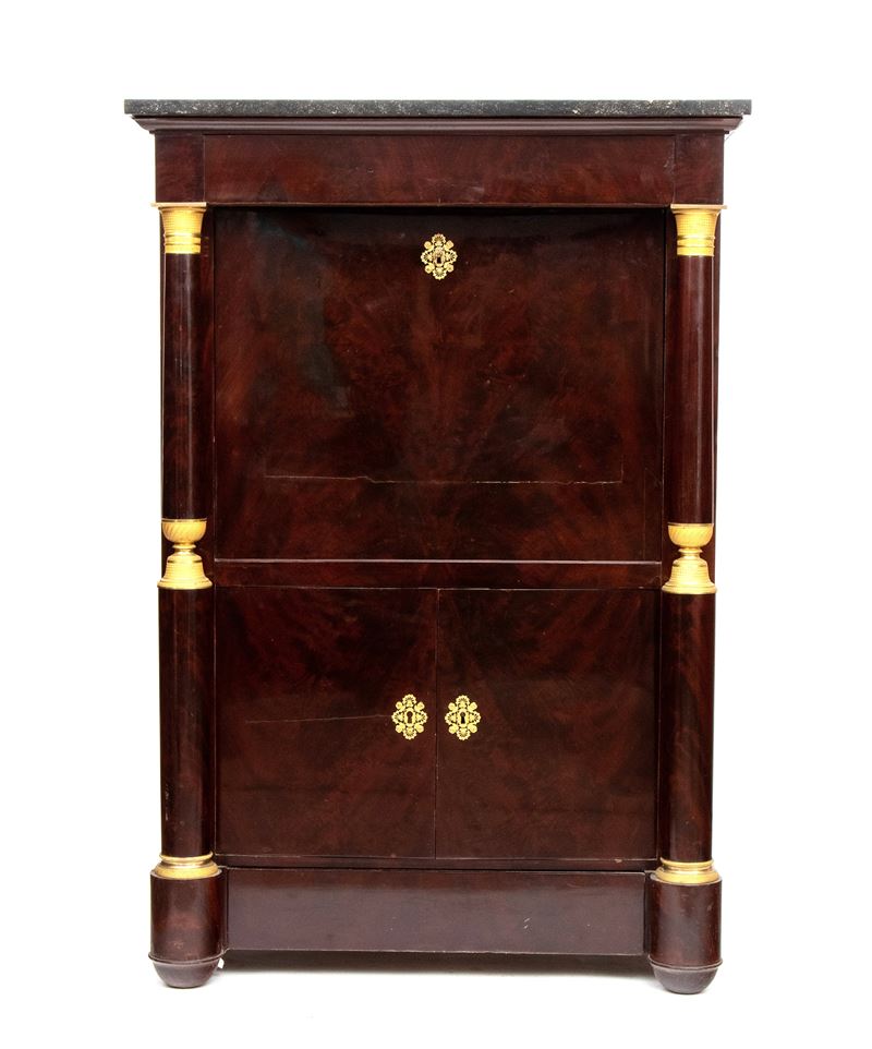 Secretaire Impero francese, mogano fiammato con bronzi dorati, ribalta e piano in marmo nero d’Af...