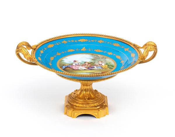 Alzata in porcellana di Sèvres con montatura in bronzo dorato