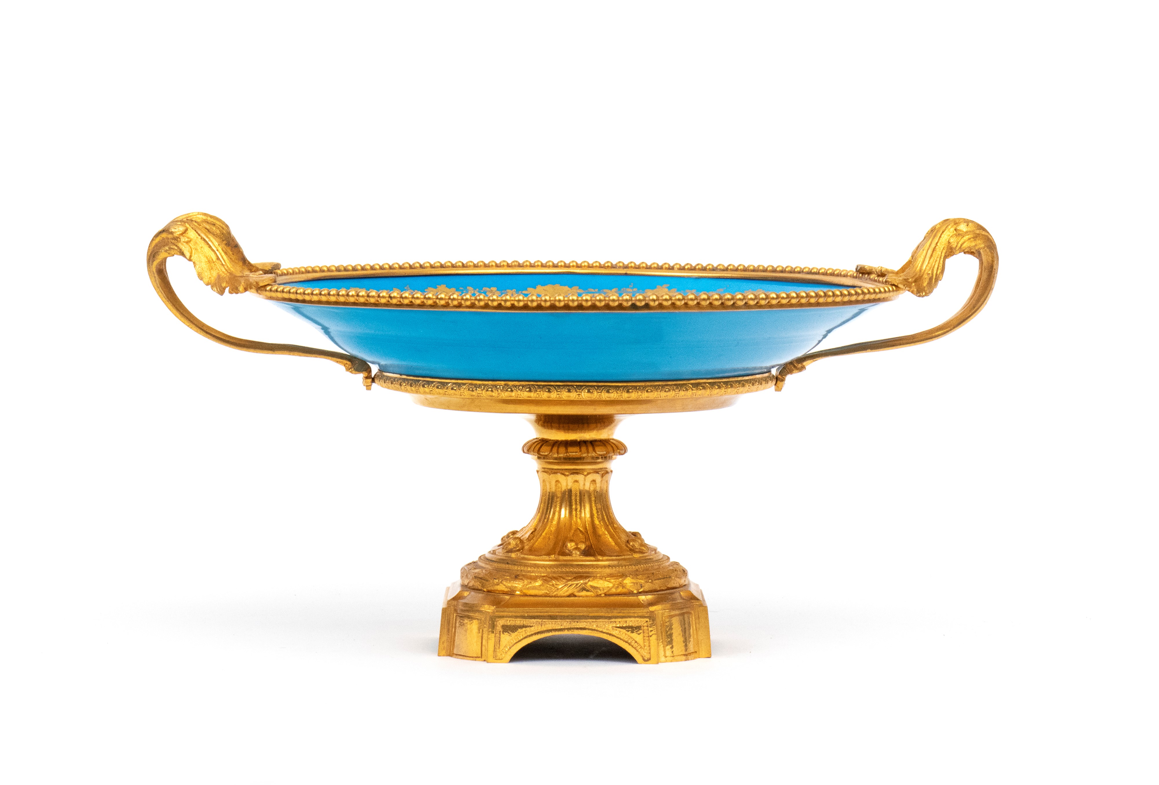 Alzata in porcellana di Sèvres, XIX secolo, con montatura in bronzo dorato