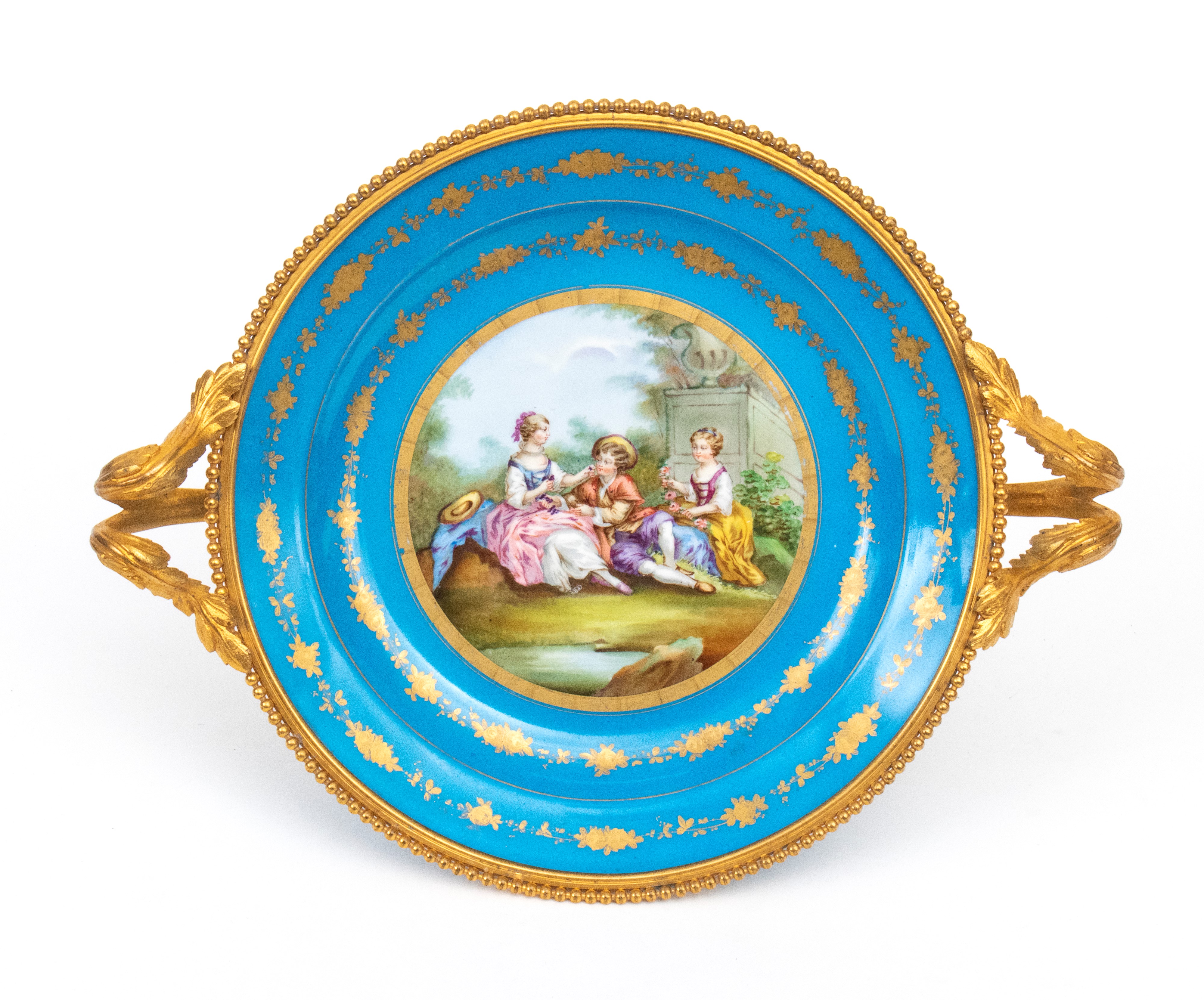 Alzata in porcellana di Sèvres, XIX secolo, con montatura in bronzo dorato