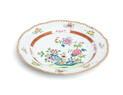 Piatto in porcellana cinese 'Famiglia Rosa', Cina, epoca Qing