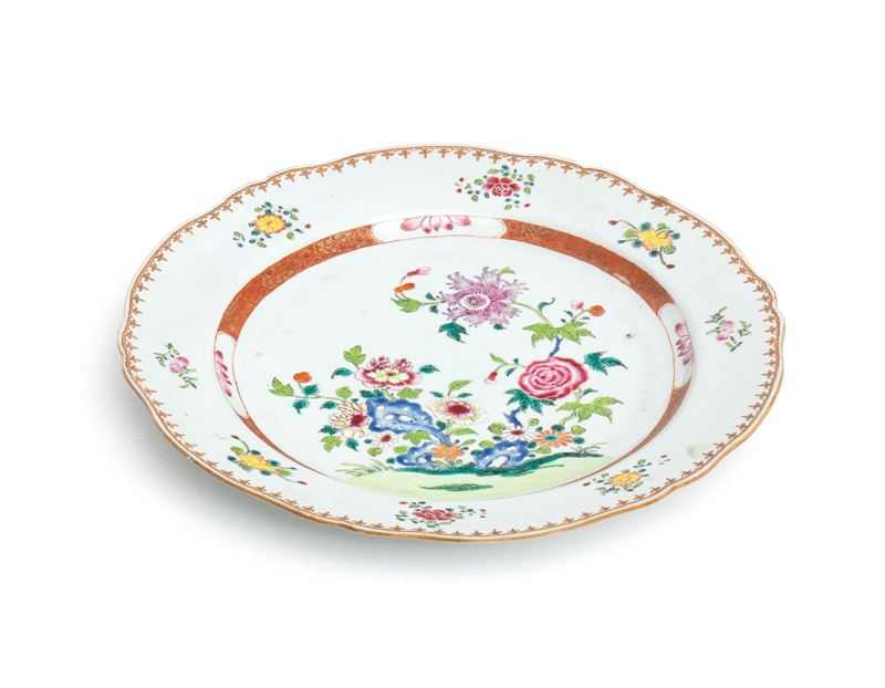 Piatto in porcellana cinese, Famiglia Rosa, epoca Qing