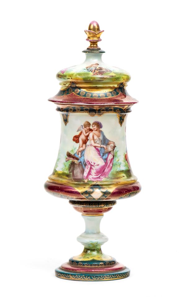 Vaso con coperchio in porcellana