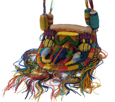 Borsa a tracolla in stoffa e perline colorate, frange etnica africana (XX secolo)