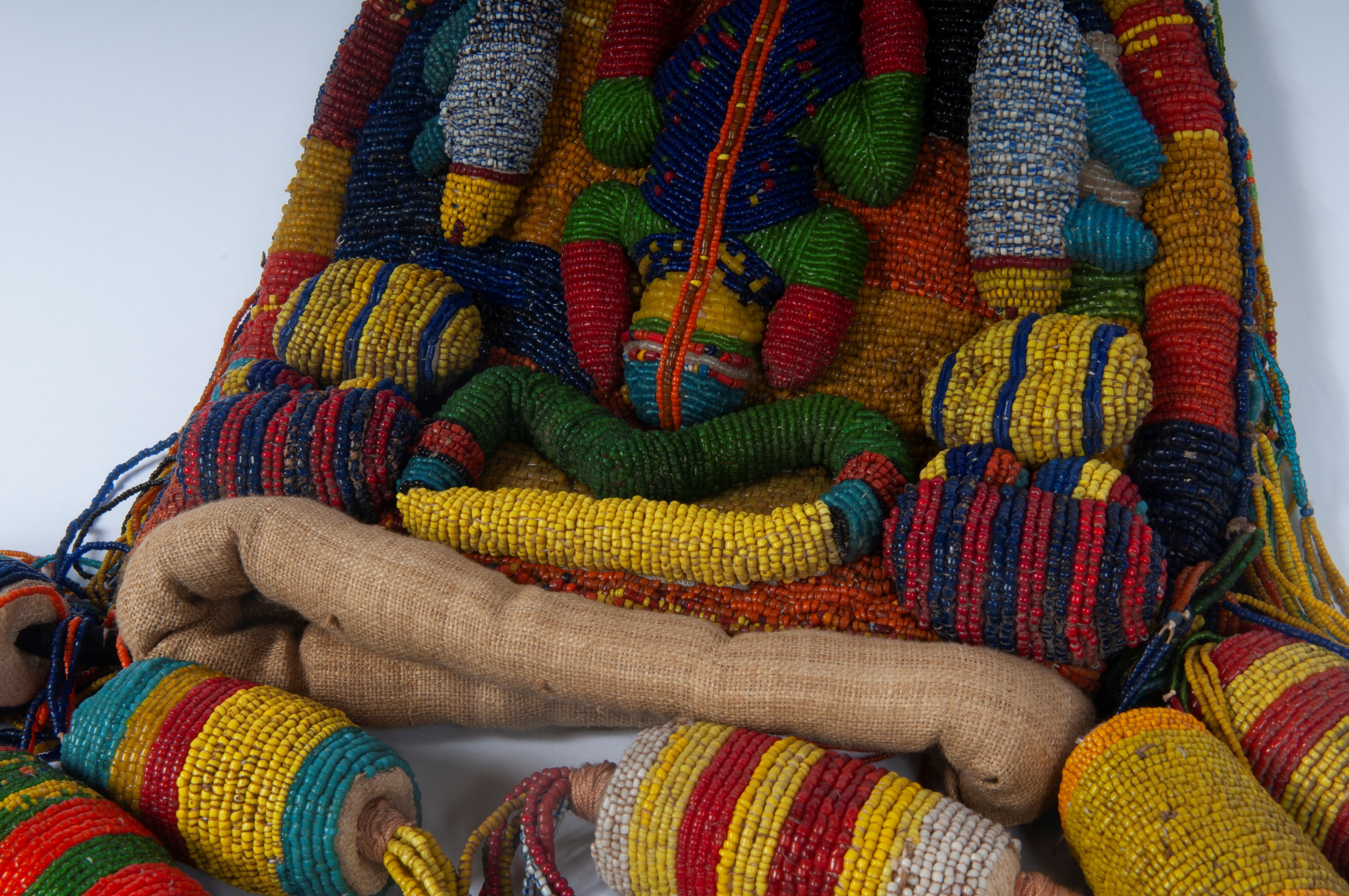 Borsa a tracolla etnica africana in stoffa con frange e perline