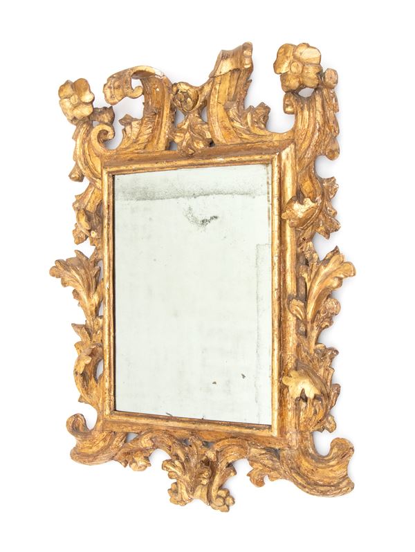 Specchiera in legno intagliato e dorato