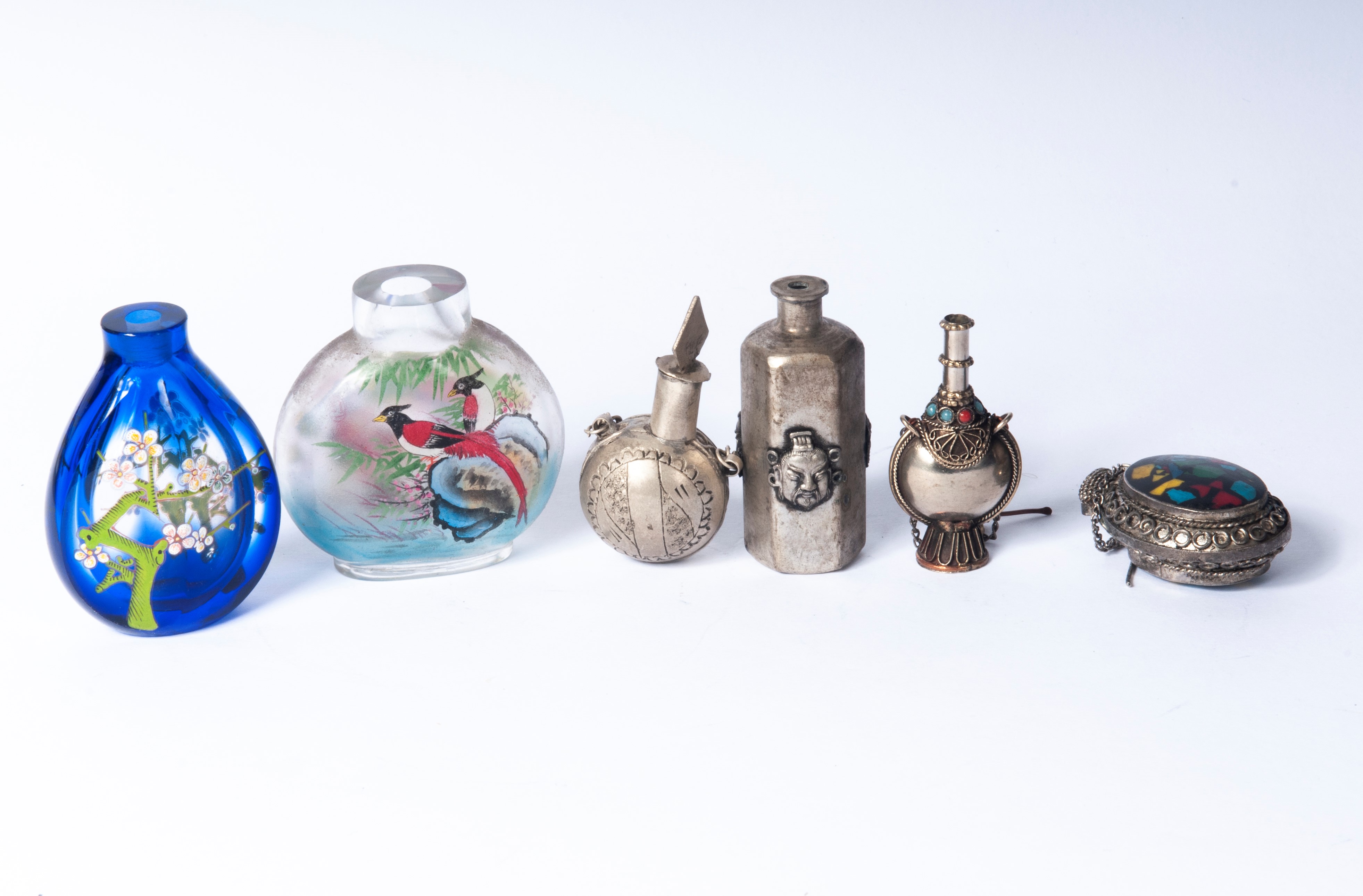 Bottiglie da fiuto (snuff bottles), lotto di 50 pezzi, XX secolo