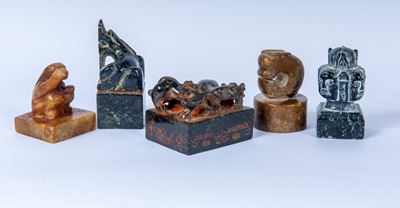 Arte dell’Estremo Oriente, Lotto di cinque sigilli in materiali lapidei