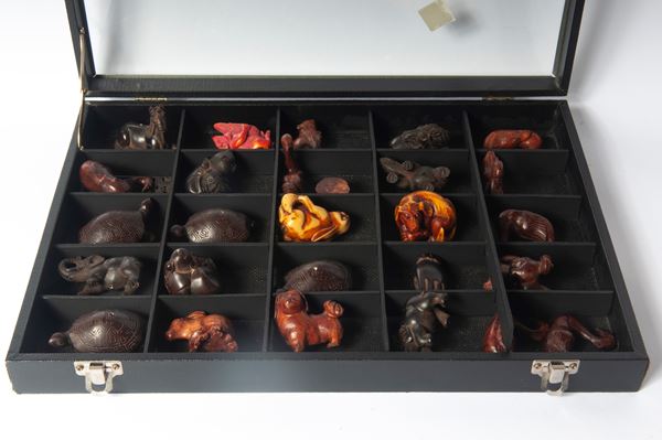Lot of 29 buttons (netsuke)