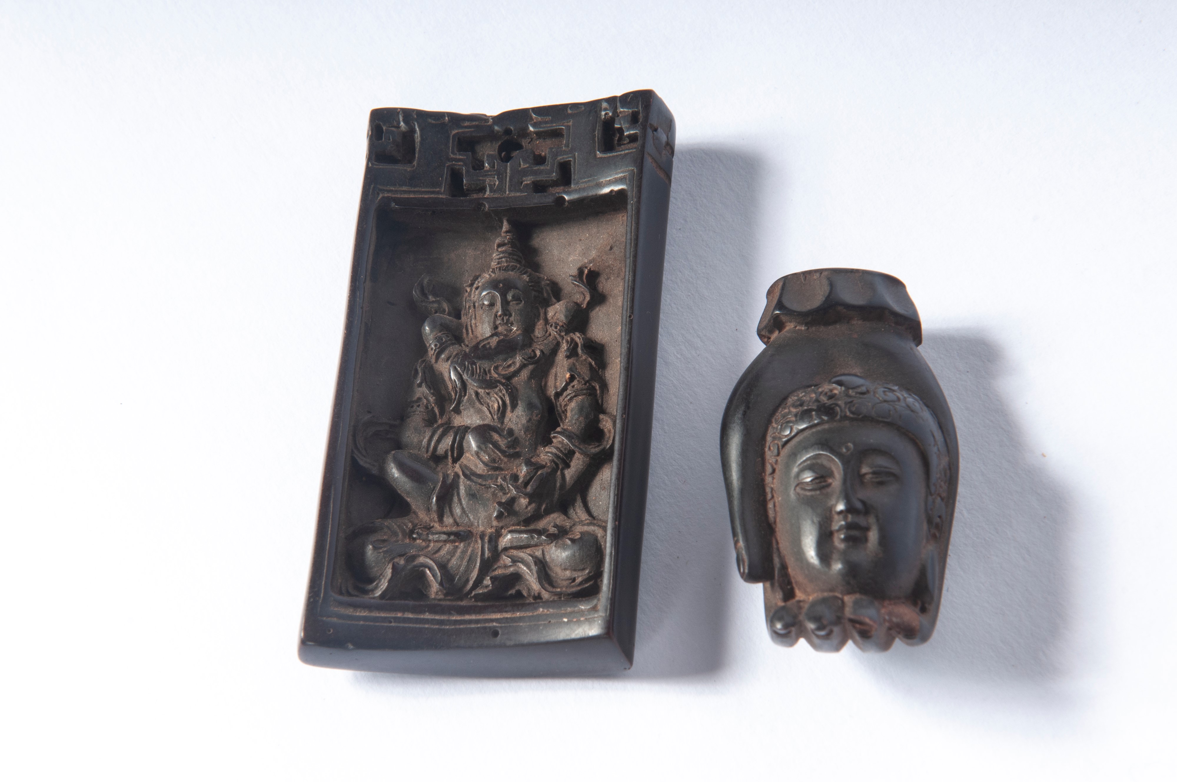 Lotto di 29 bottoni netsuke, XX secolo