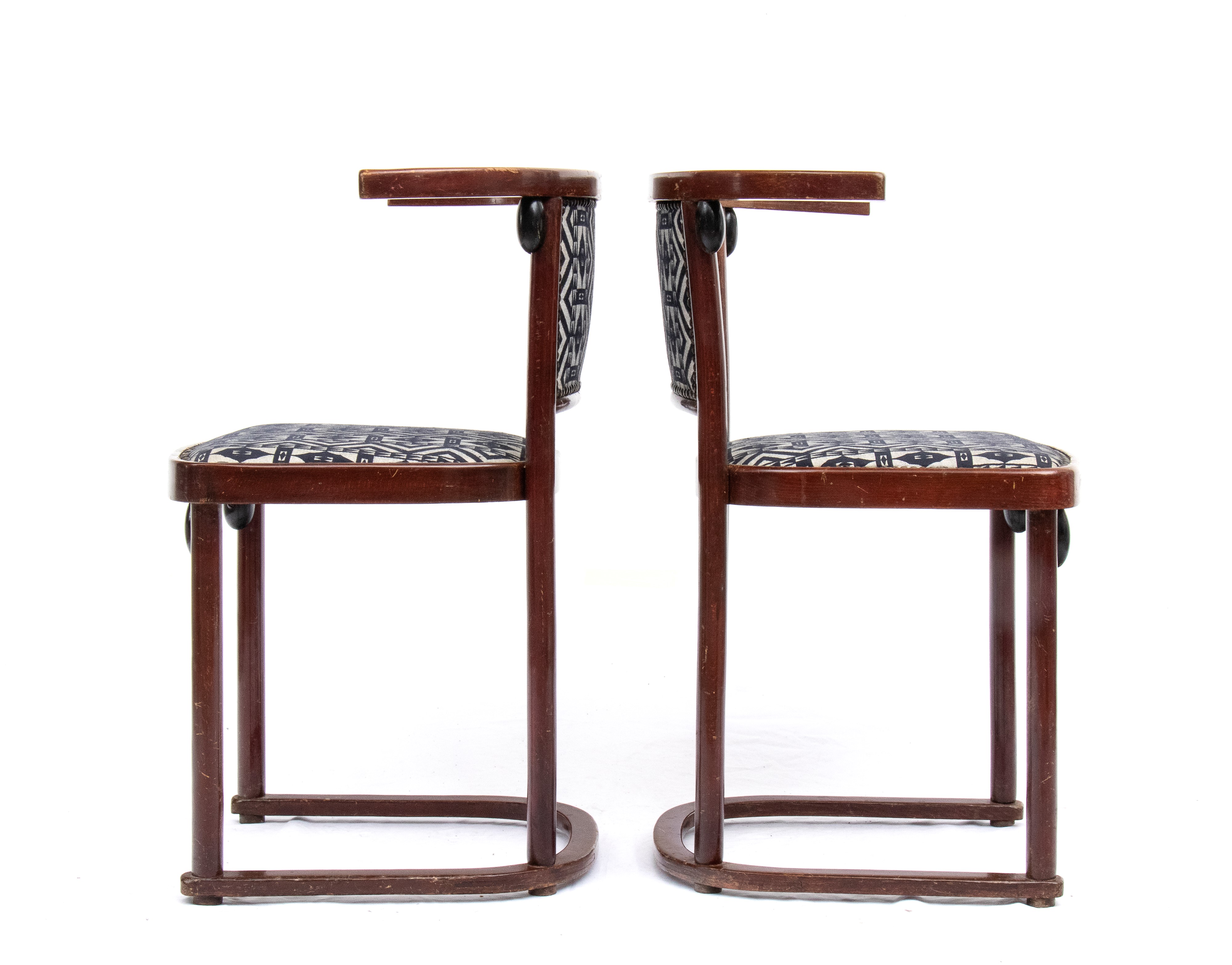 Michael Thonet - Coppia di sedie in faggio curvato a vapore