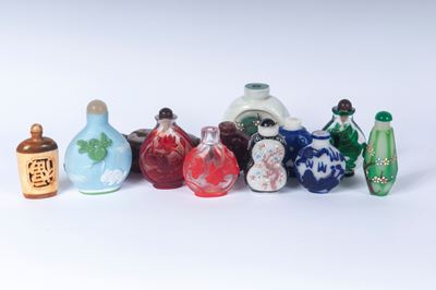 Lotto di 20 snuff bottles, XX secolo