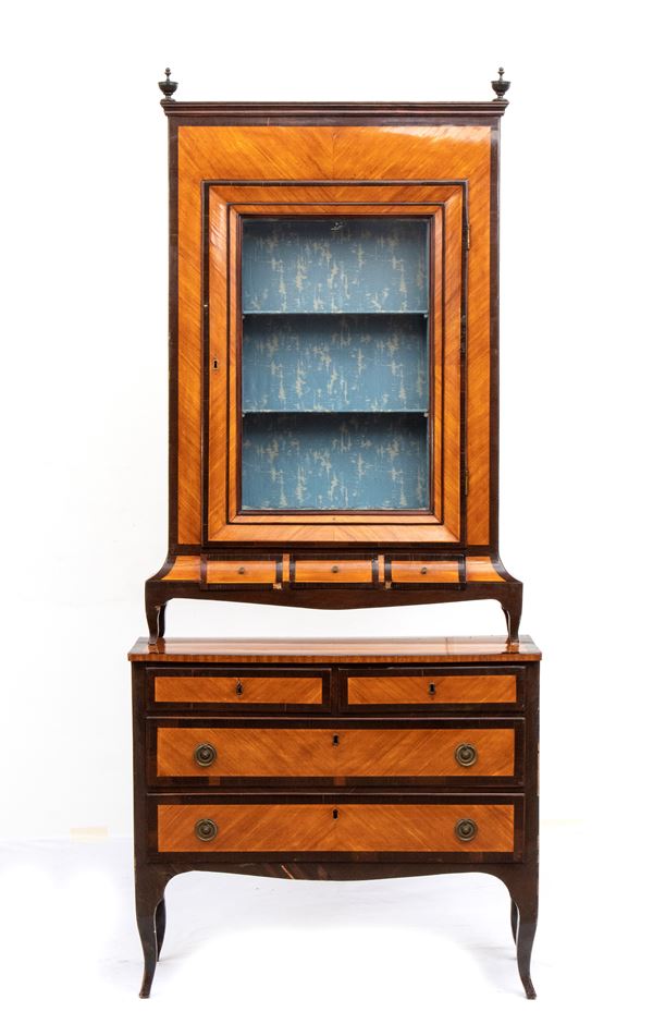 Comò con alzata a vetrina