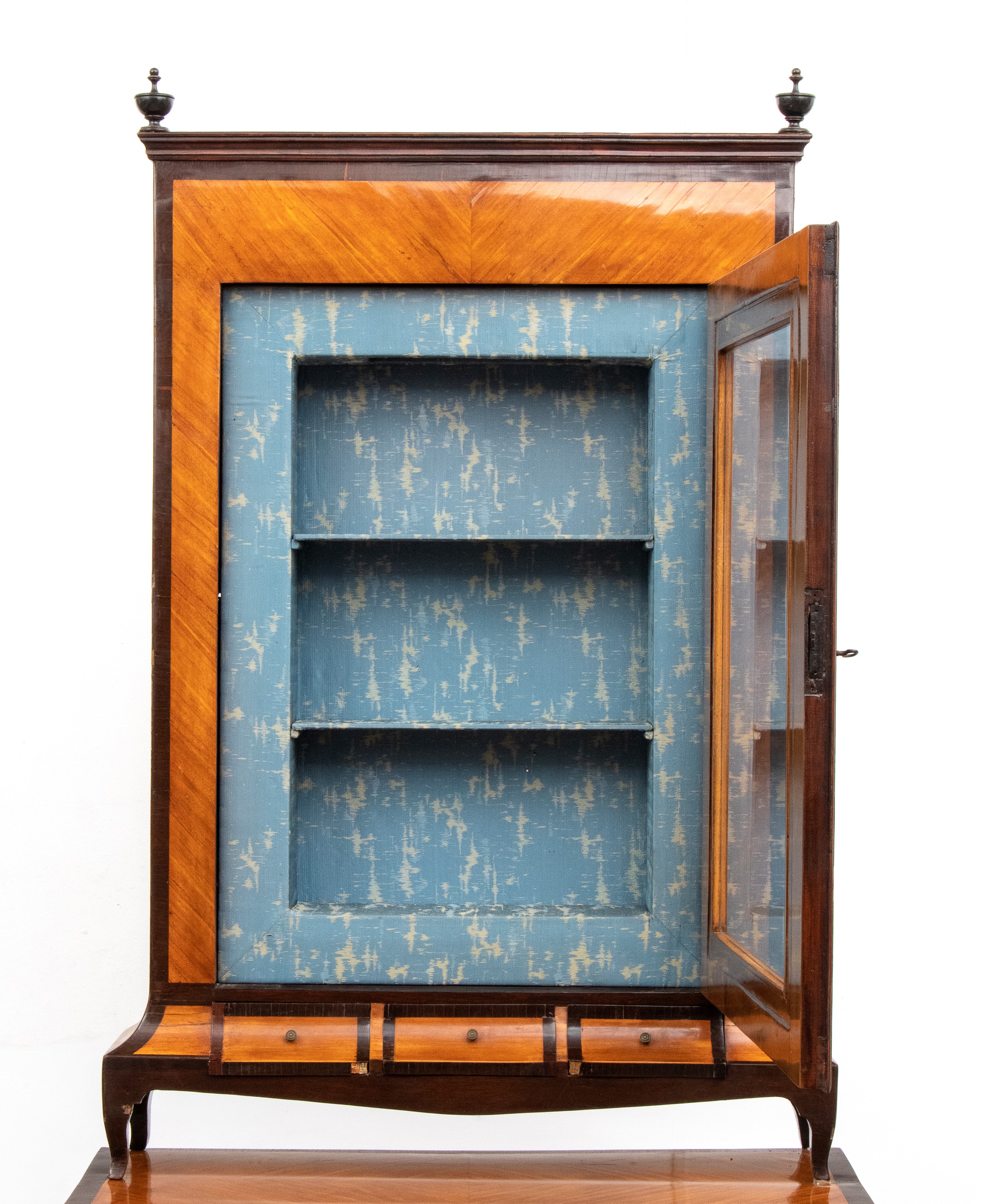 Comò con alzata a vetrina