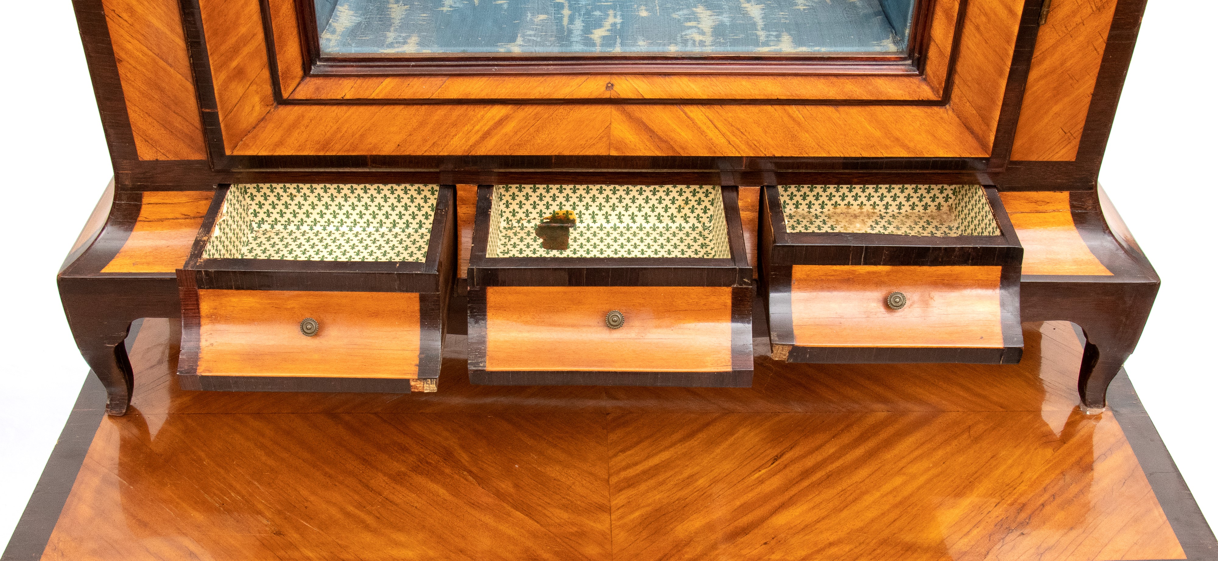 Comò con alzata a vetrina