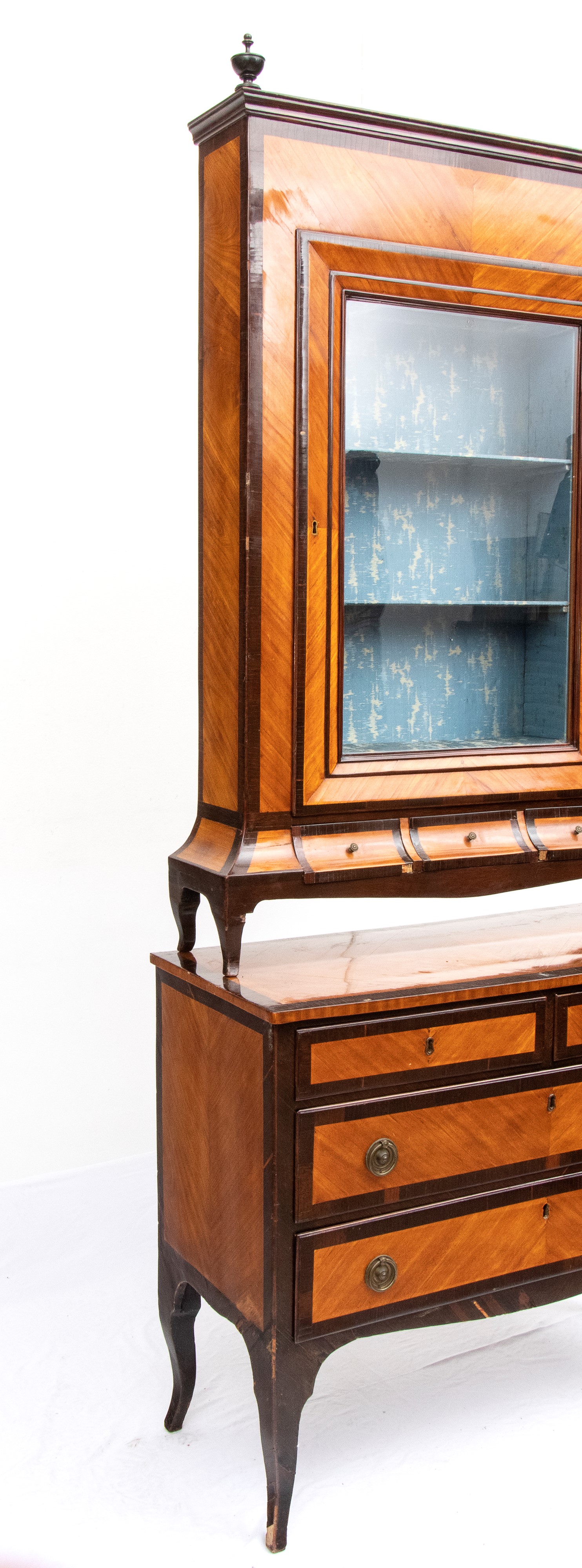 Comò con alzata a vetrina
