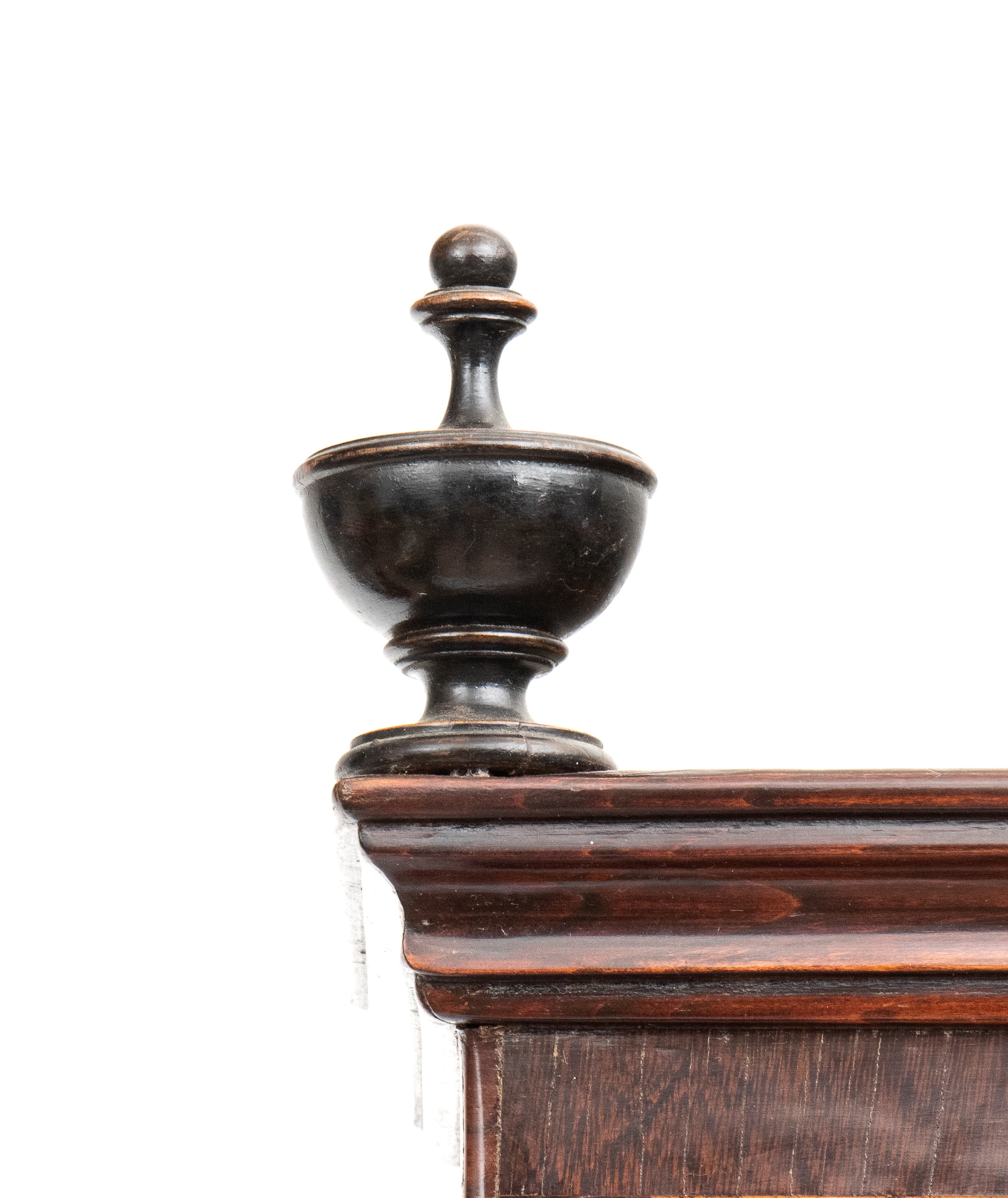 Comò con alzata a vetrina