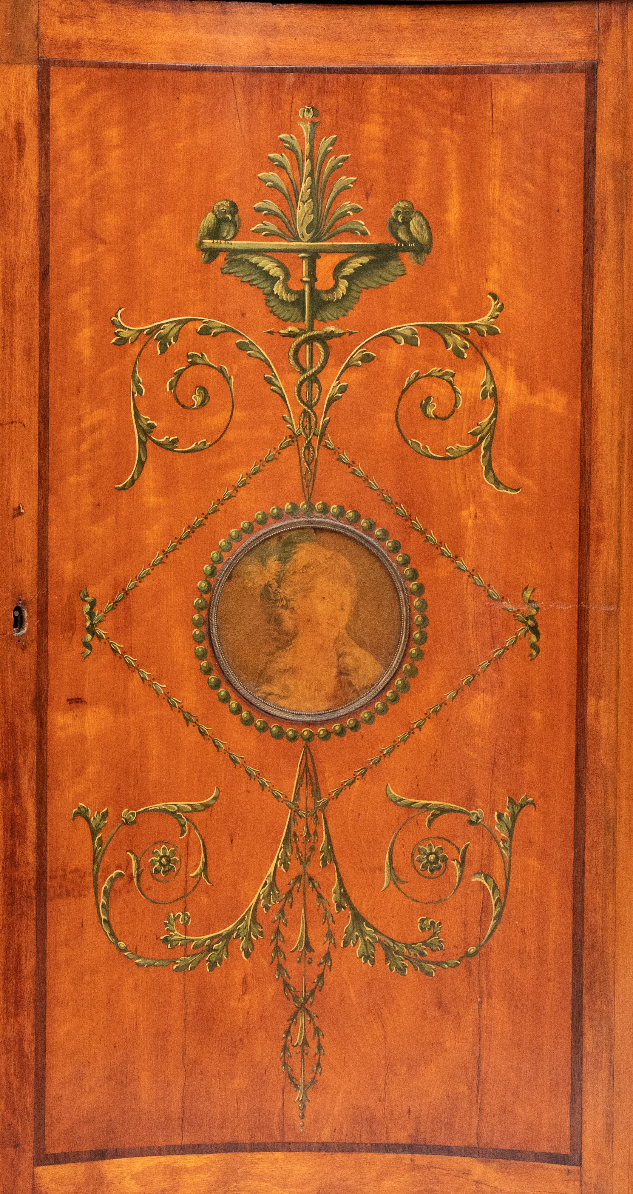 Coppia di angoliere inglesi dipinte in stile Adams