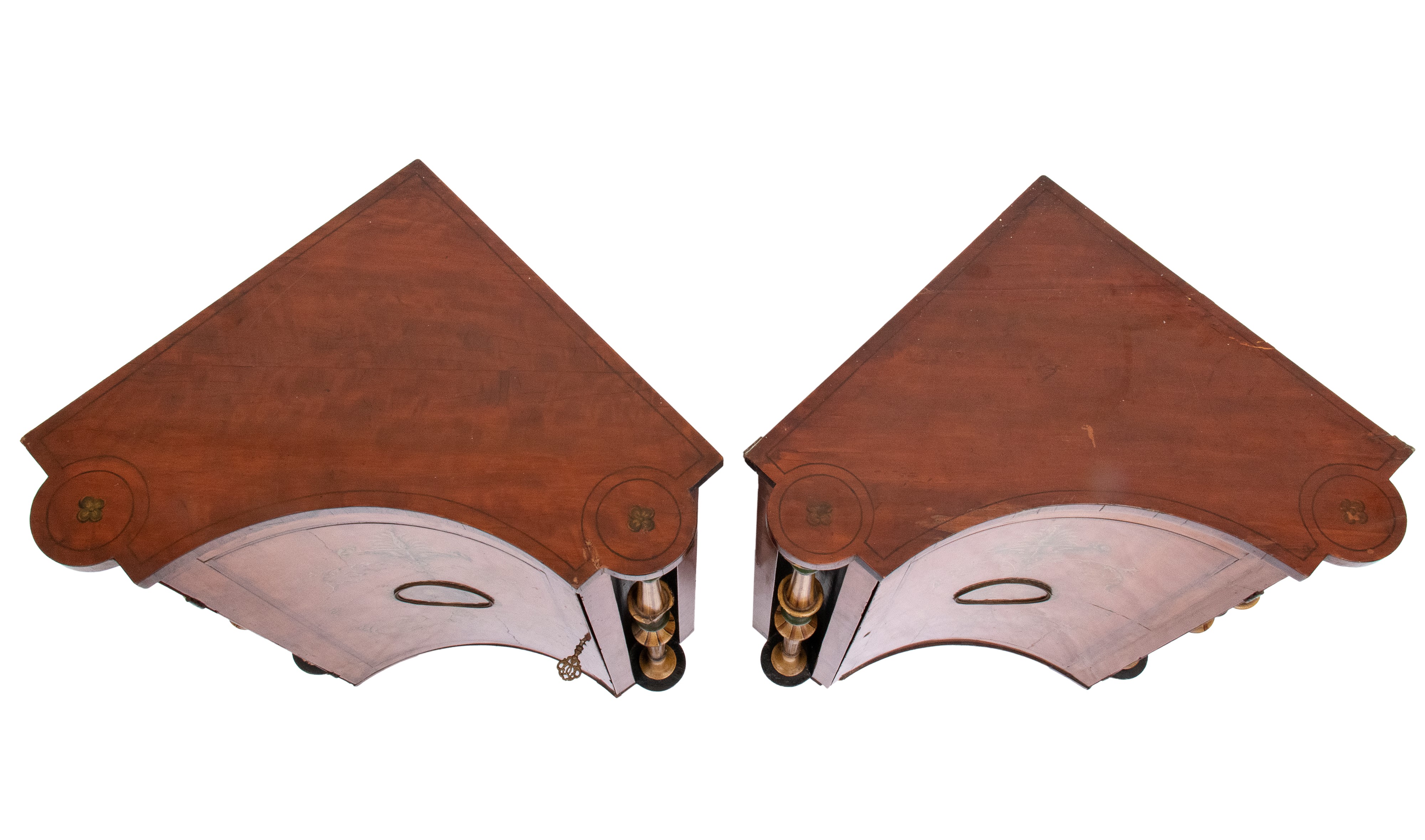 Coppia di angoliere inglesi dipinte in stile Adams