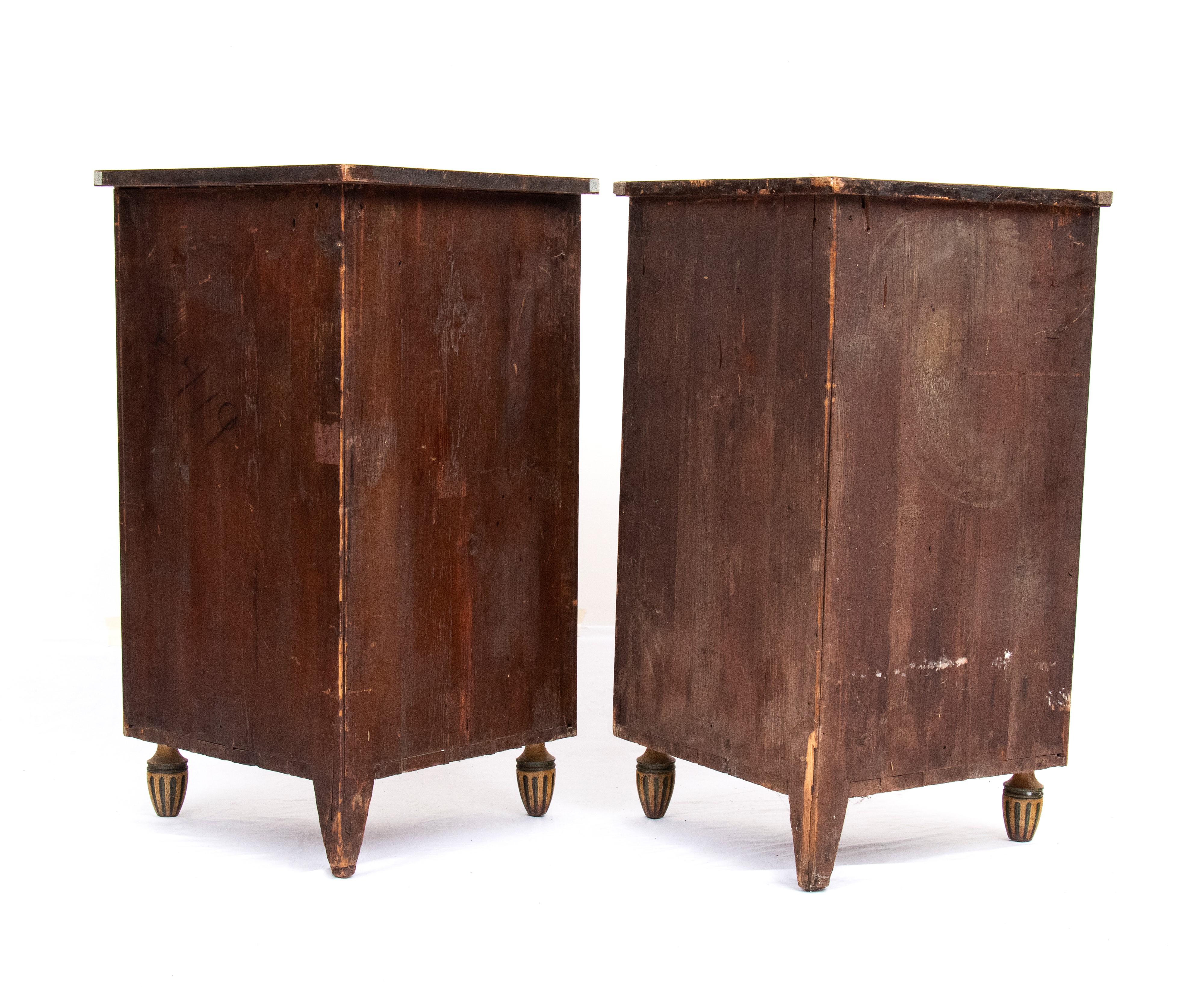 Coppia di angoliere inglesi dipinte in stile Adams